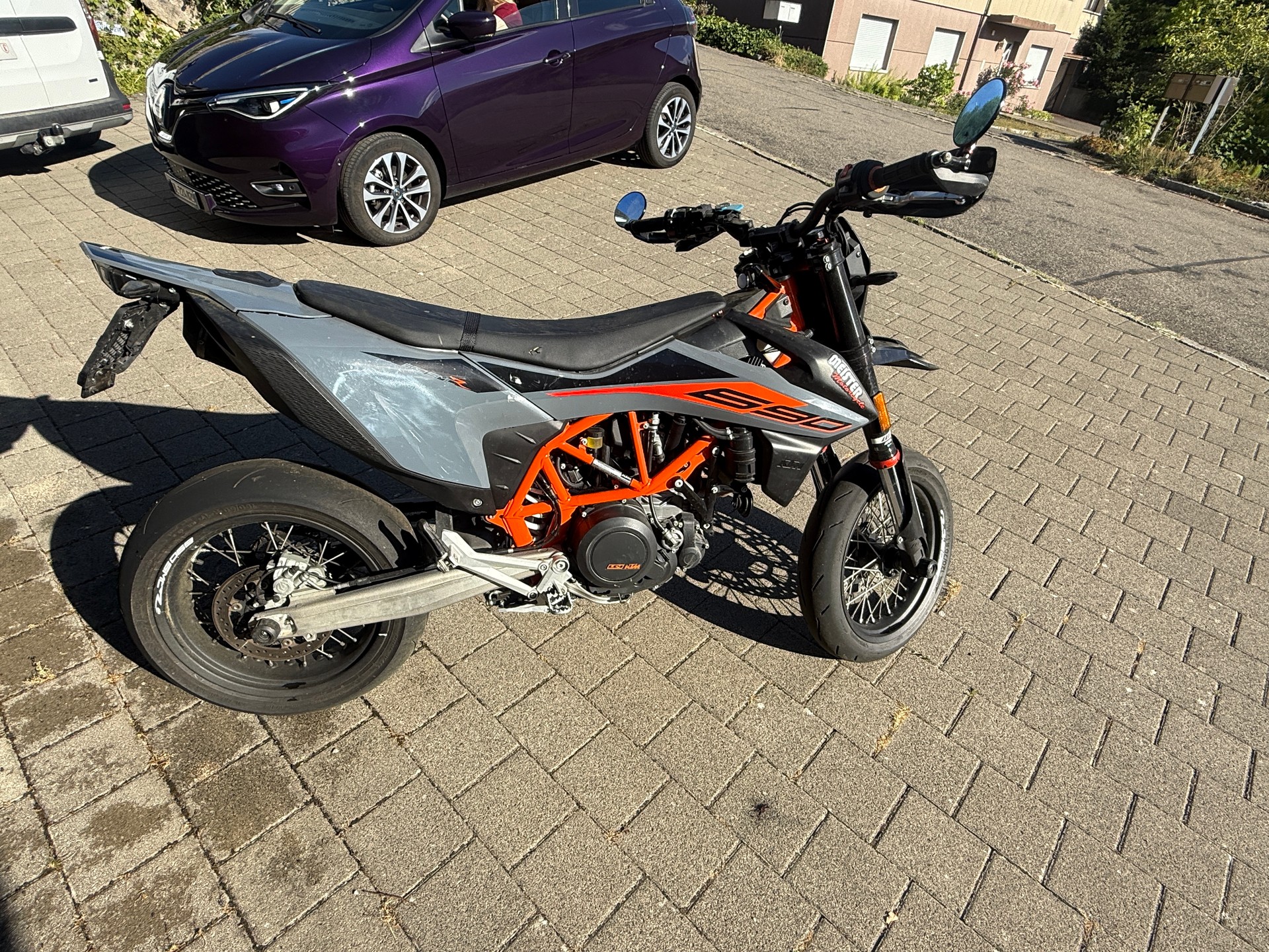 KTM 690 SMC R ABS-image-2