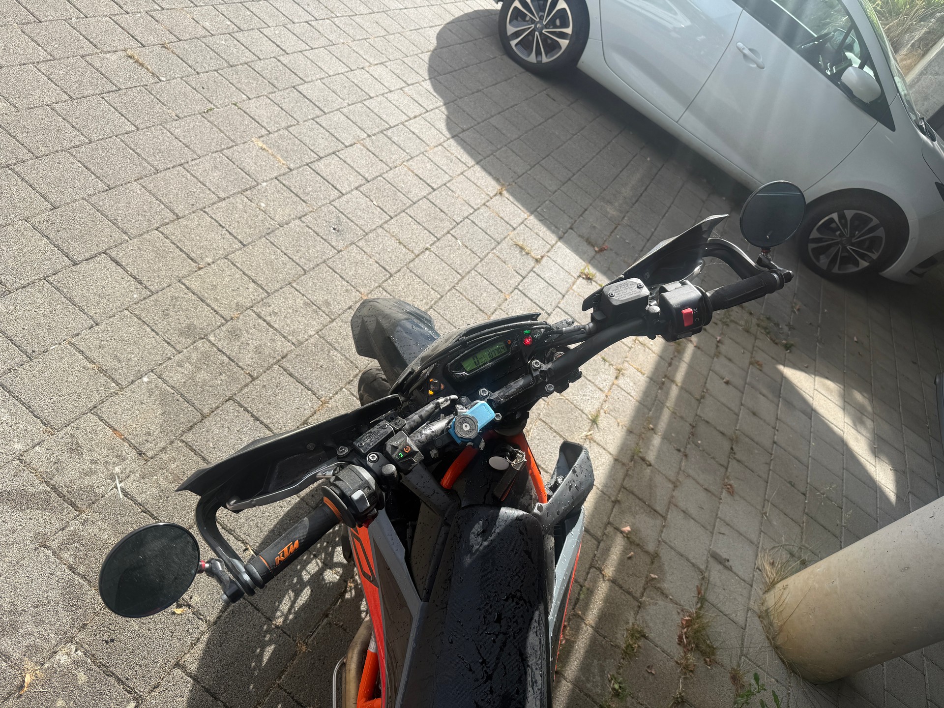 KTM 690 SMC R ABS-image-11