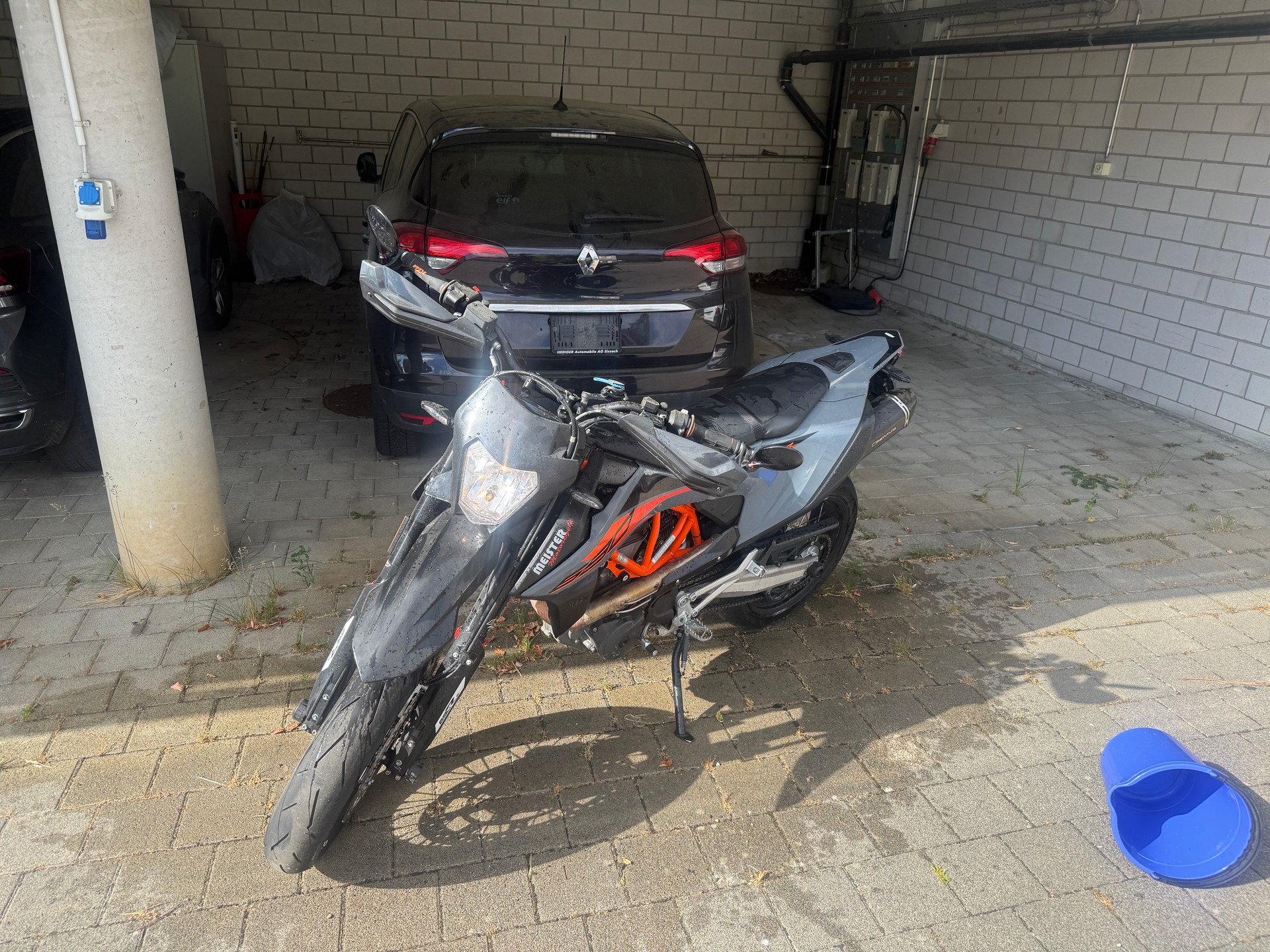 KTM 690 SMC R ABS-image-12