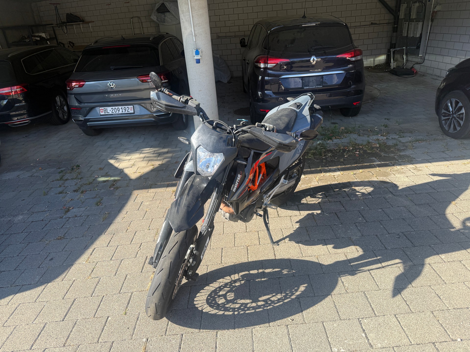 KTM 690 SMC R ABS-image-1
