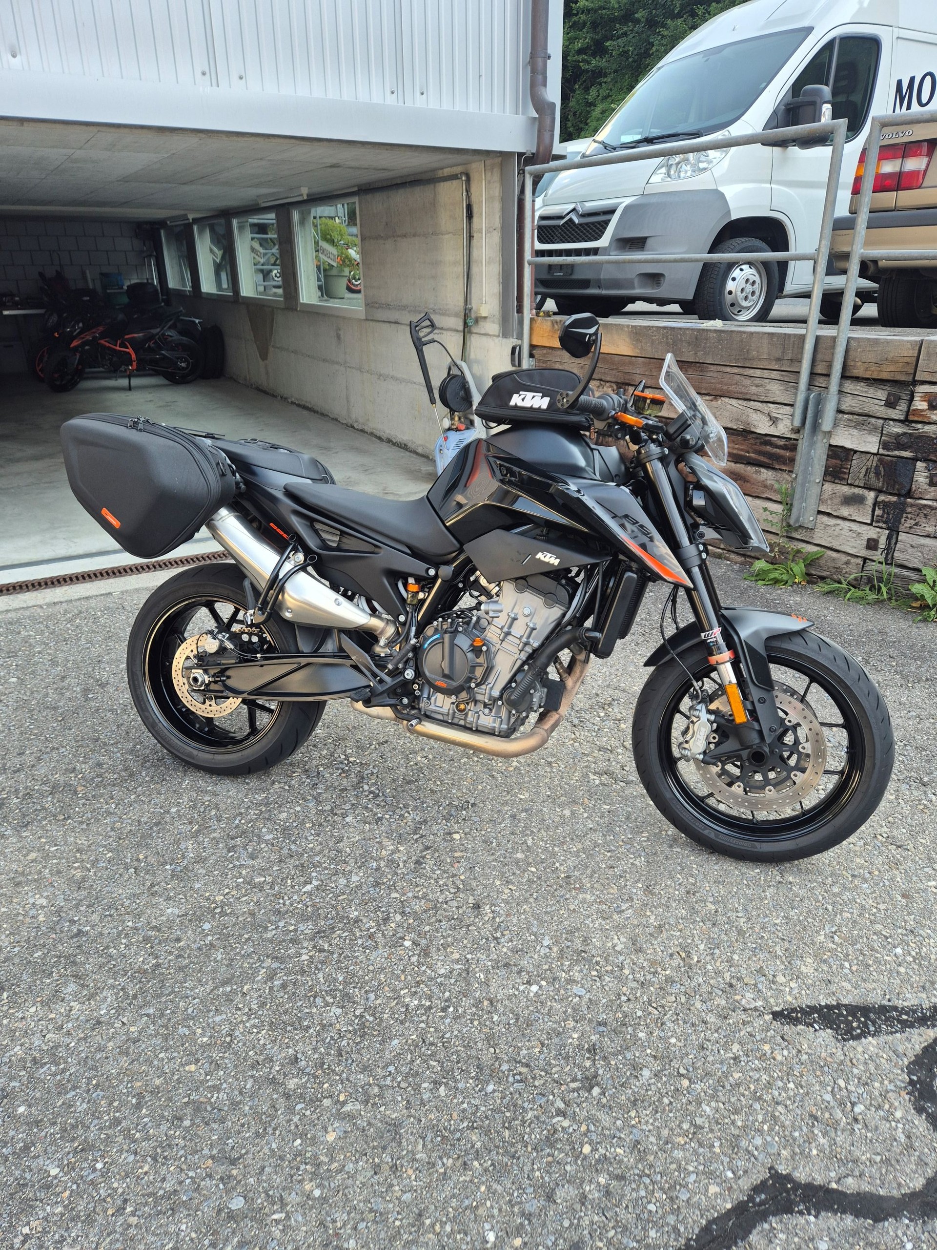 KTM 890 Duke-image-0