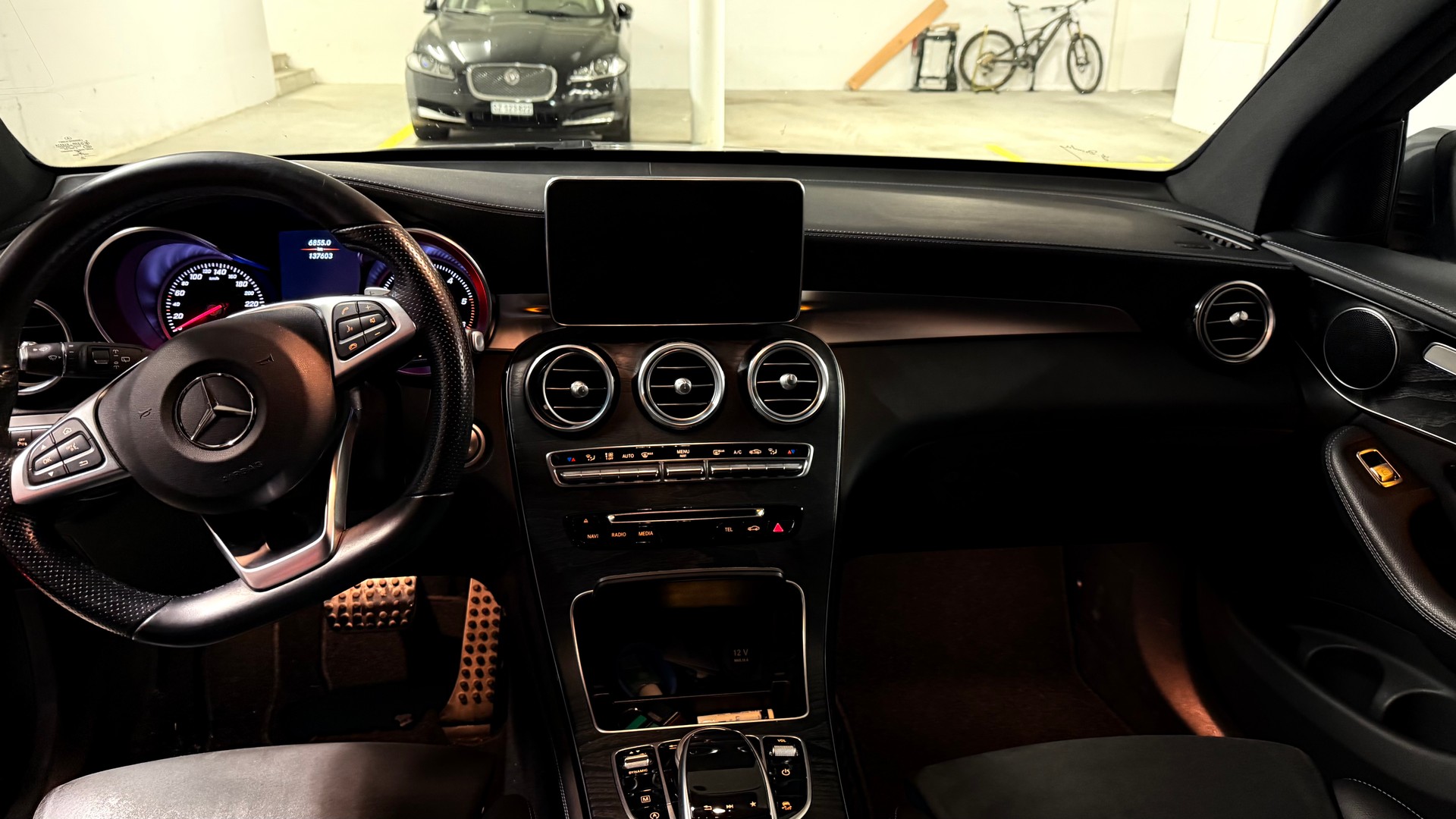 MERCEDES-BENZ GLC 250 d AMG Line 4m-image-2