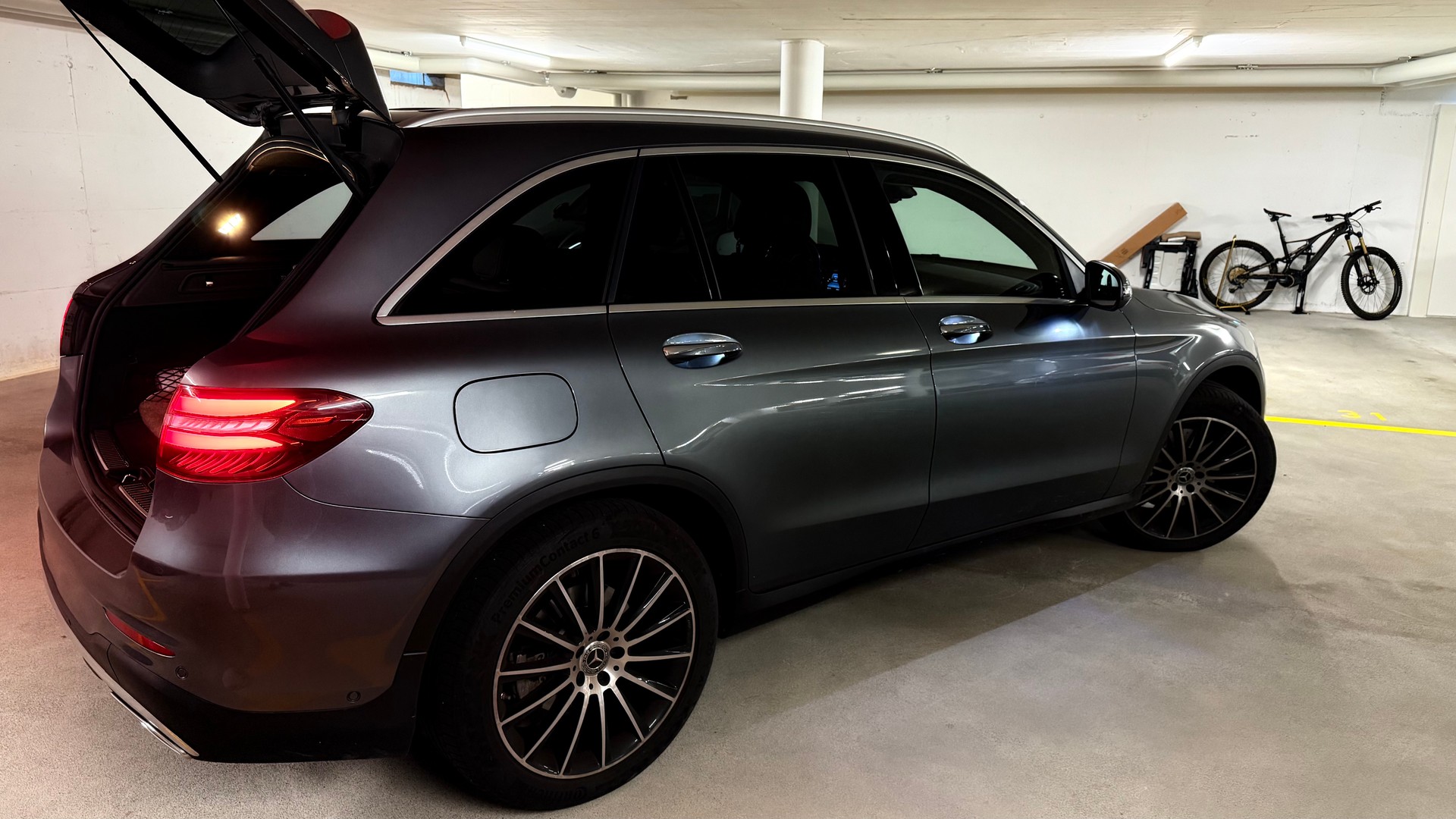 MERCEDES-BENZ GLC 250 d AMG Line 4m-image-1
