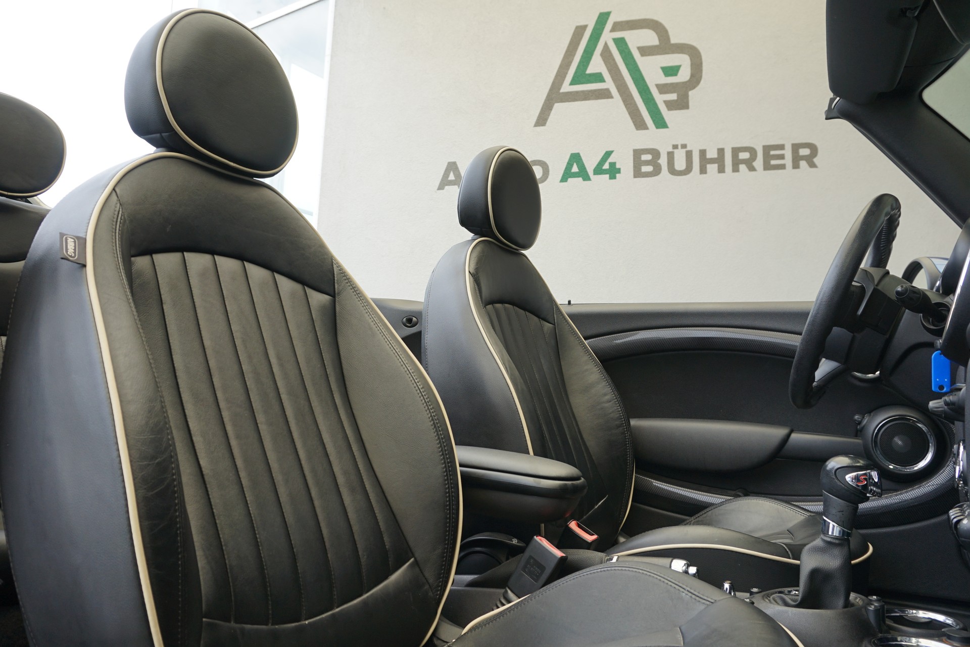 MINI Cooper 2,0 SD 142PS Cabriolet Automat-image-24