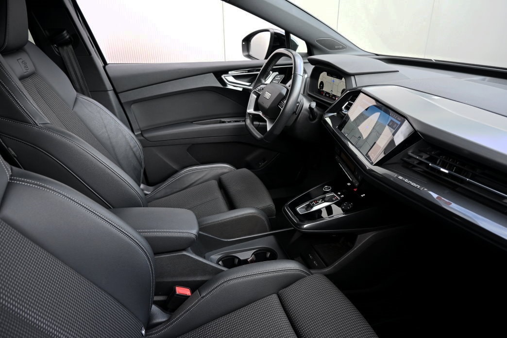 AUDI Q4 Sportback e-tron 35 S Line-image-4