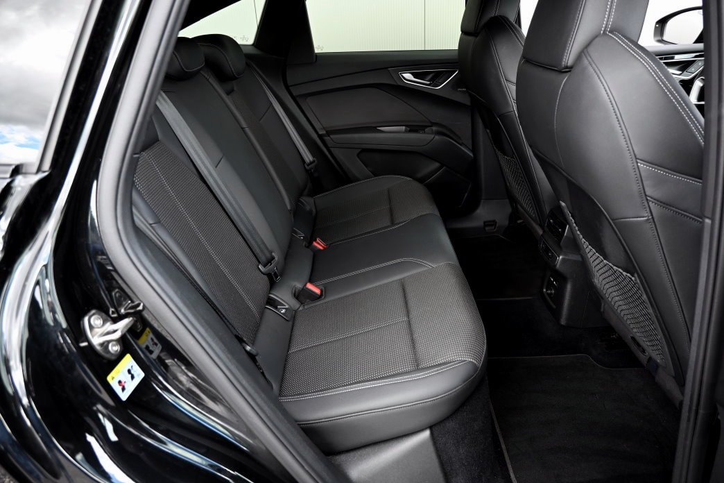 AUDI Q4 Sportback e-tron 35 S Line-image-7