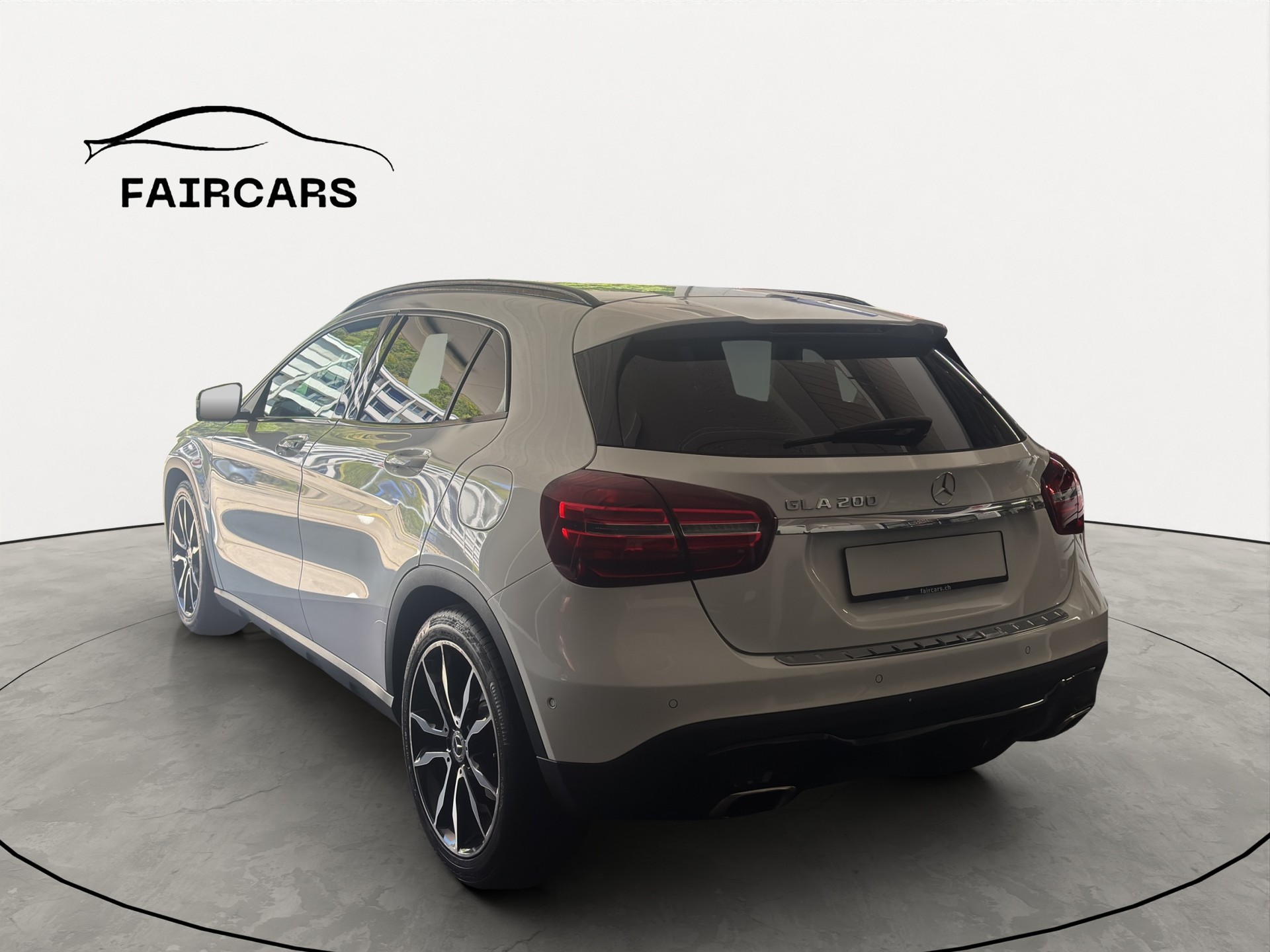 MERCEDES-BENZ GLA 200 Night Star 7G-DCT-showroom-element-3