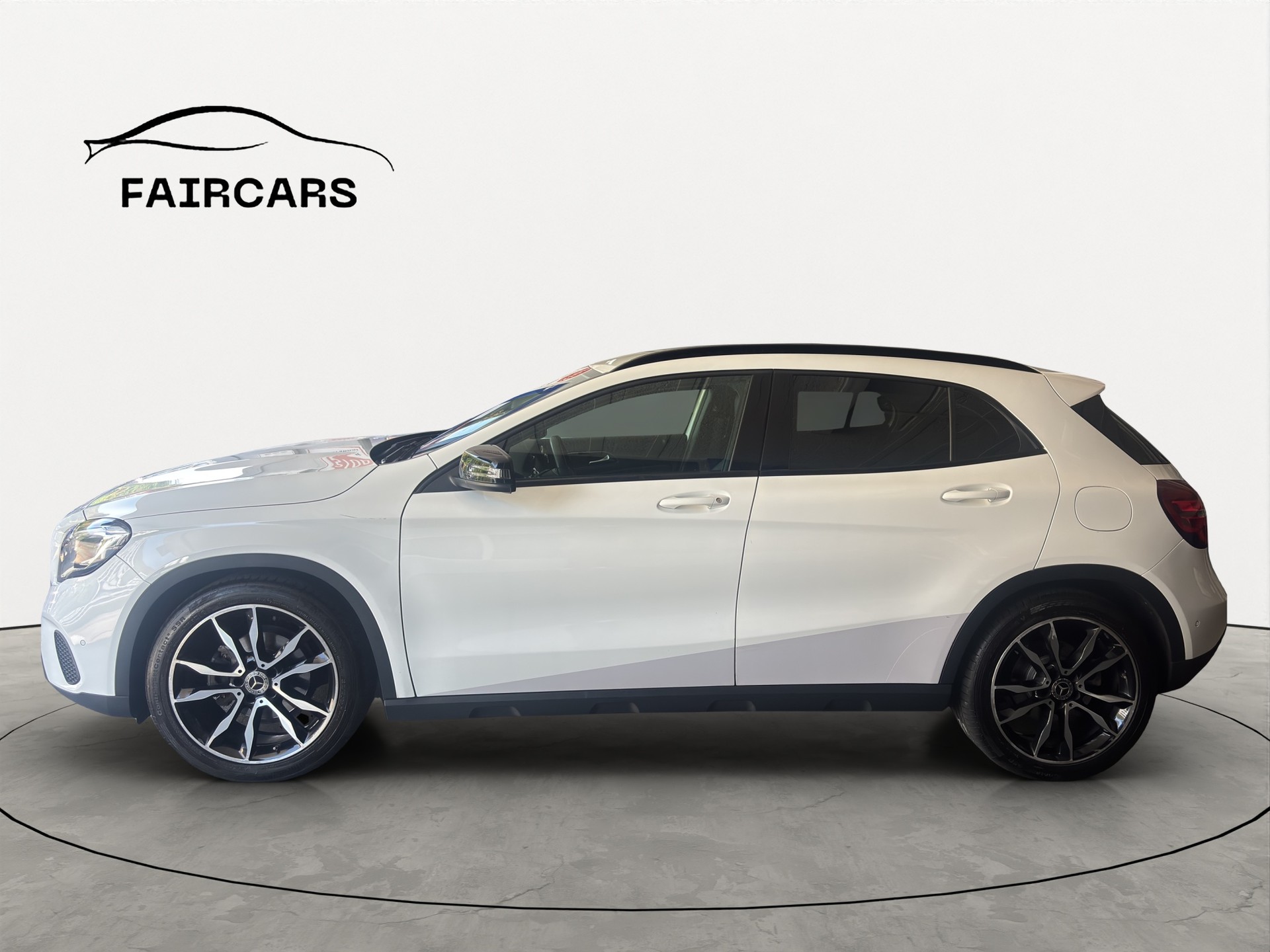 MERCEDES-BENZ GLA 200 Night Star 7G-DCT-showroom-element-2