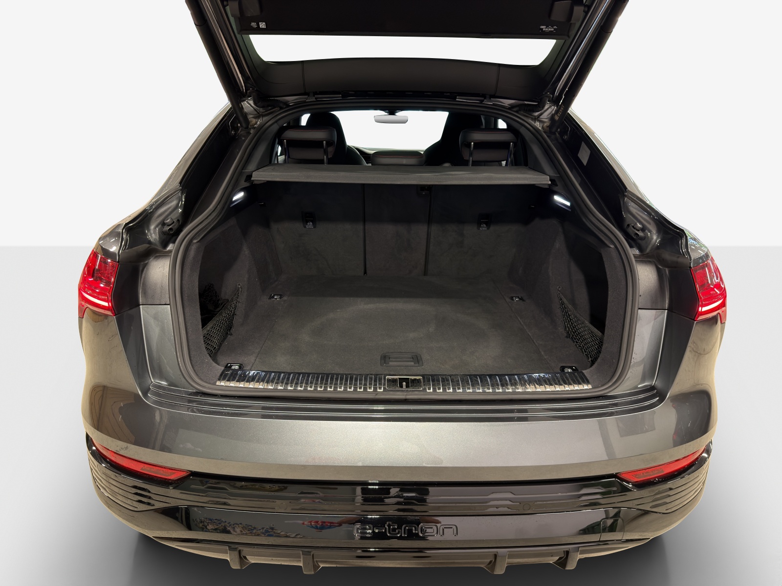AUDI Q8 Sportback 55 e-tron Black Edition quattro-image-13