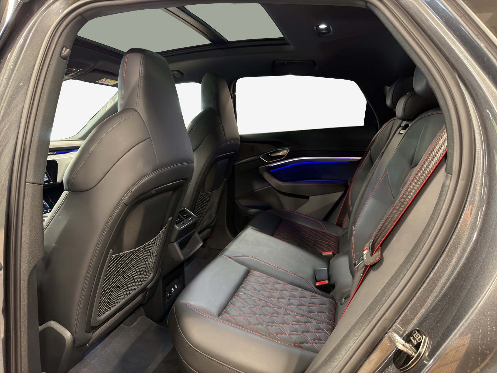 AUDI Q8 Sportback 55 e-tron Black Edition quattro-image-12
