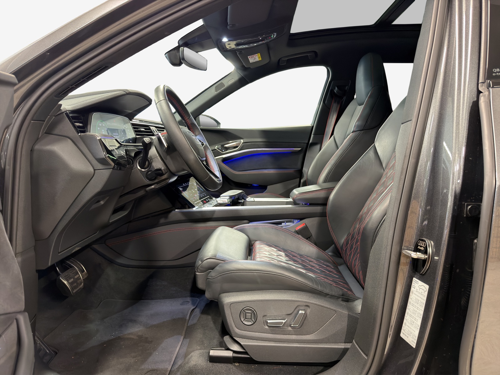 AUDI Q8 Sportback 55 e-tron Black Edition quattro-image-8