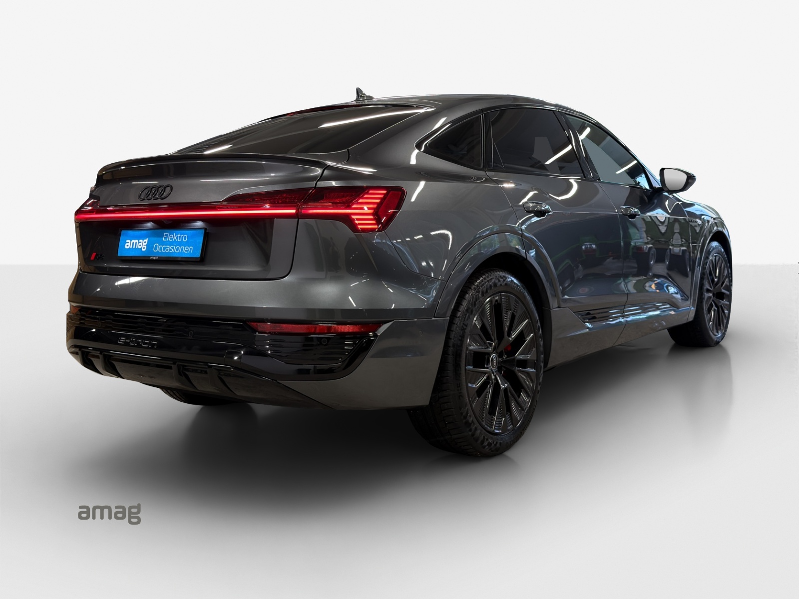 AUDI Q8 Sportback 55 e-tron Black Edition quattro-image-5