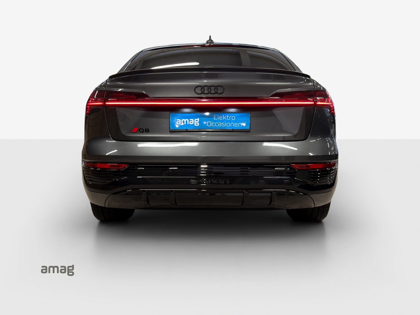 AUDI Q8 Sportback 55 e-tron Black Edition quattro-image-4