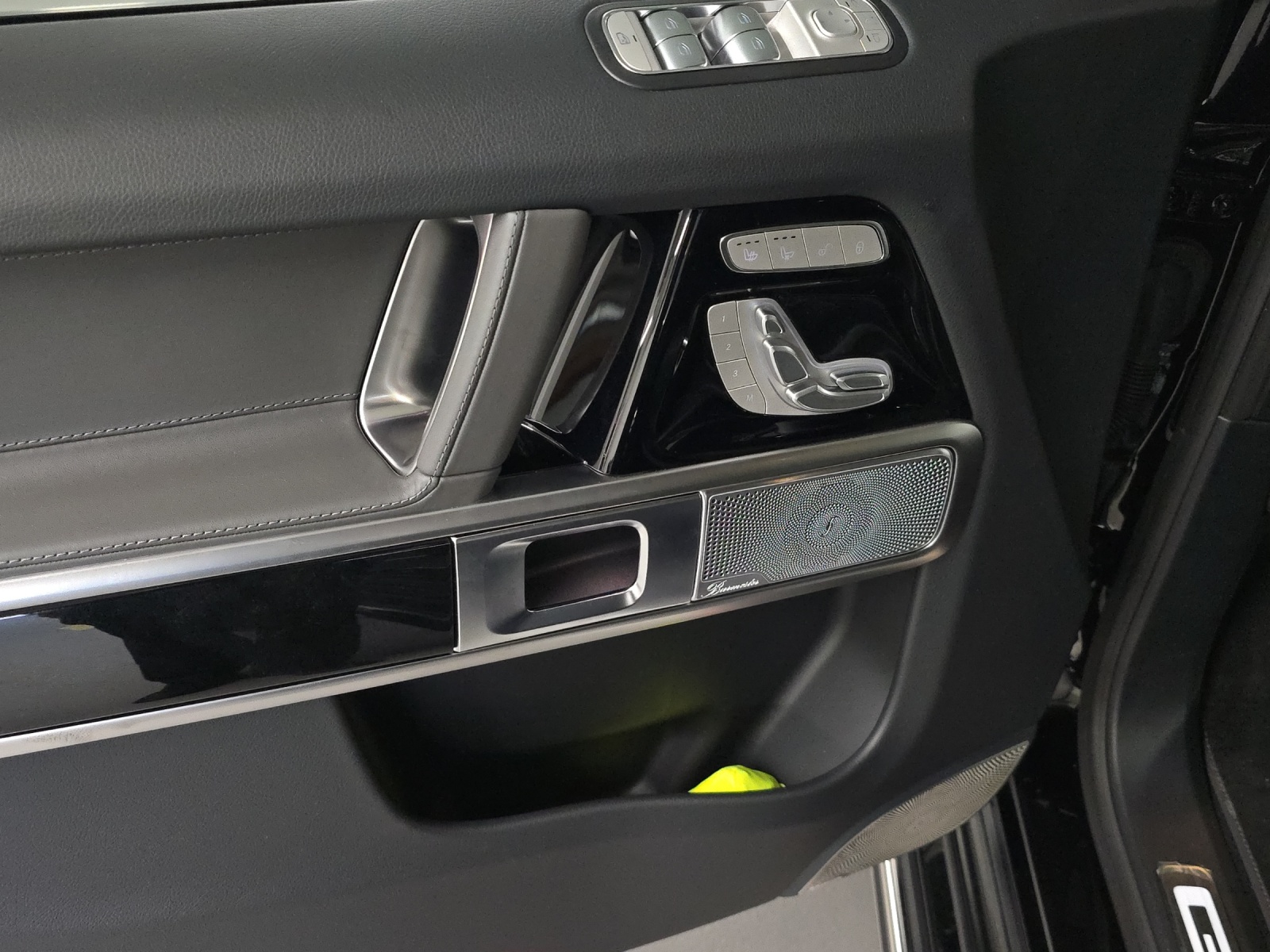 MERCEDES-BENZ G 450 d AMG Line-image-6