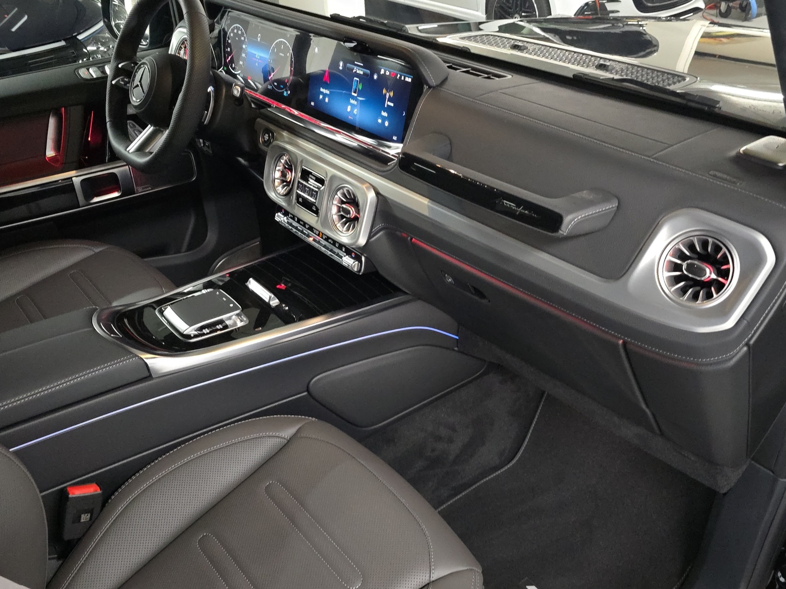 MERCEDES-BENZ G 450 d AMG Line-image-11