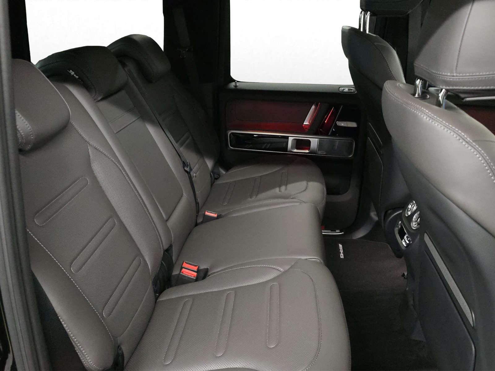 MERCEDES-BENZ G 450 d AMG Line-image-13