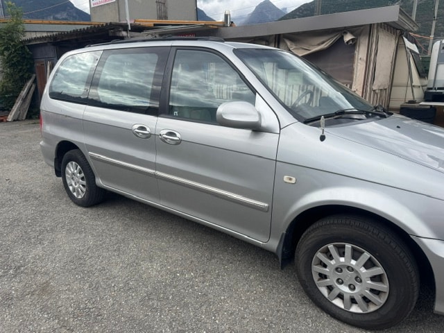 KIA Carnival 2.9 CRDi Family-image-3