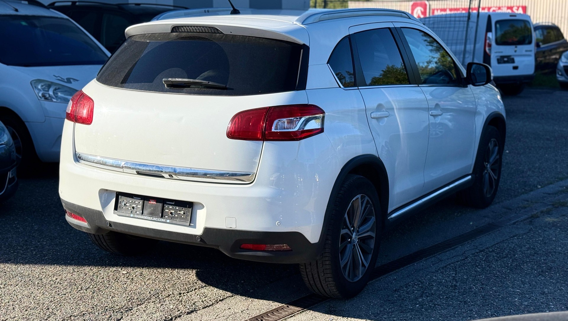 PEUGEOT 4008 1.8 HDi Allure 4WD-image-3