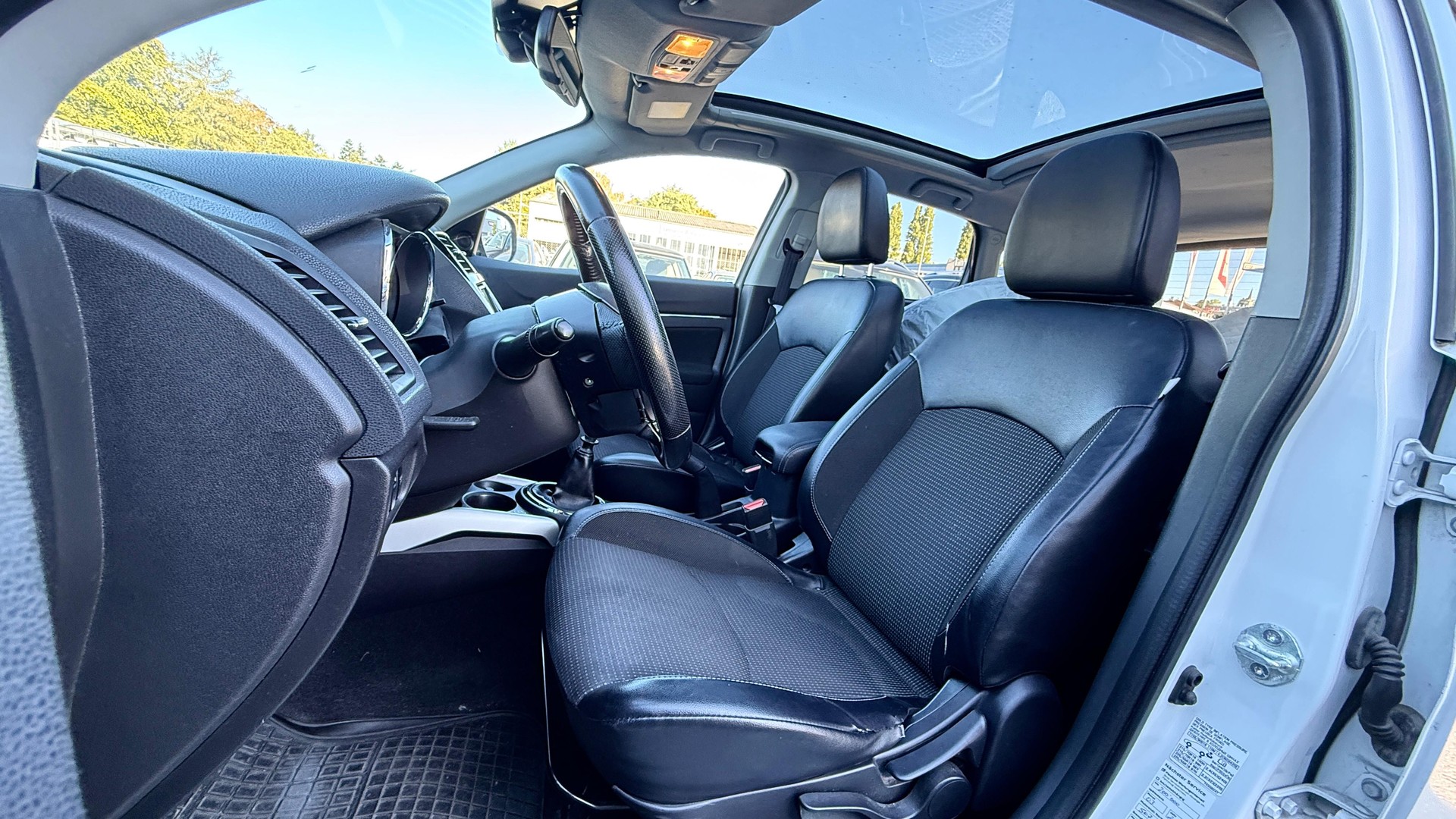 PEUGEOT 4008 1.8 HDi Allure 4WD-image-8