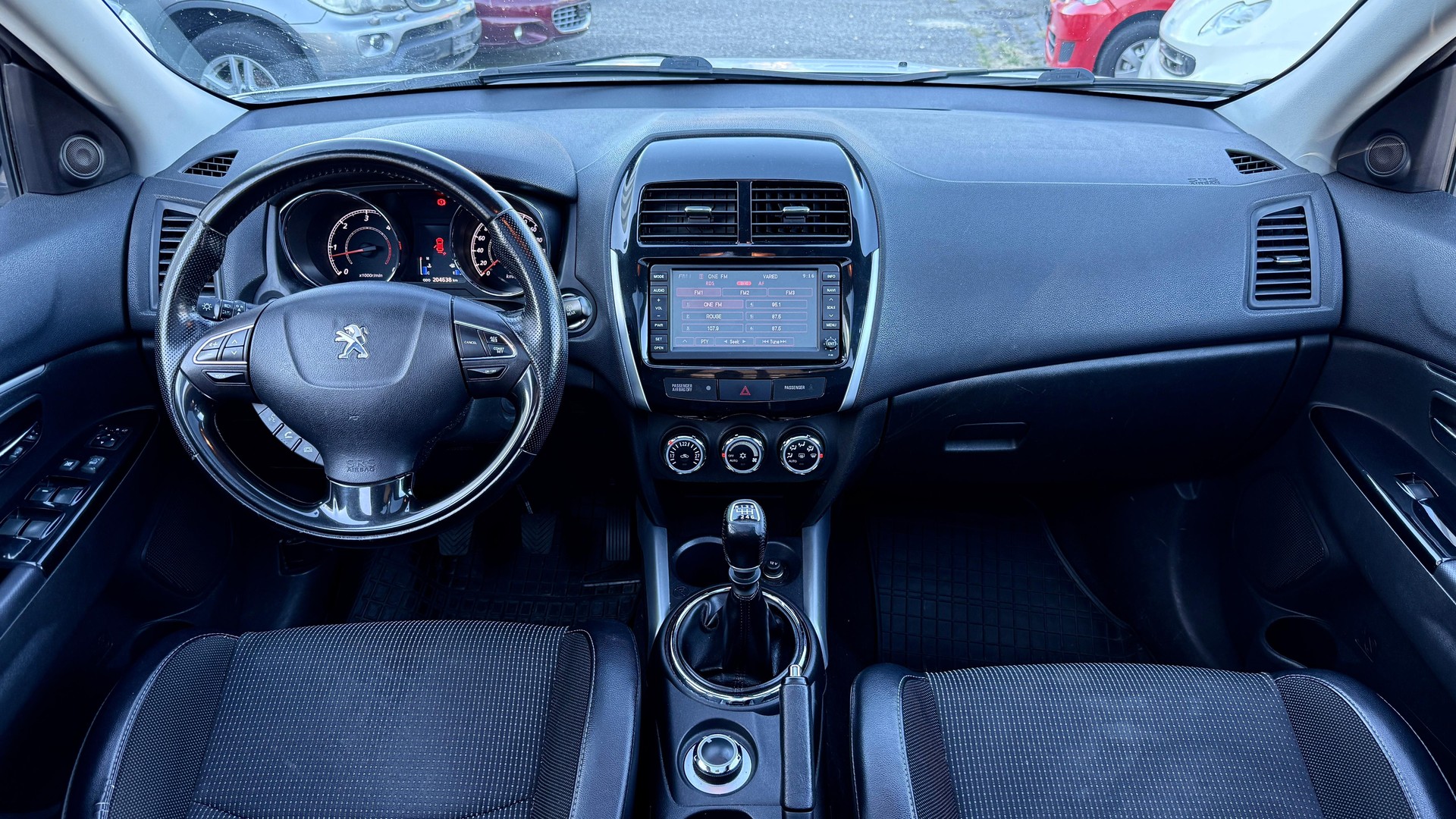 PEUGEOT 4008 1.8 HDi Allure 4WD-image-6