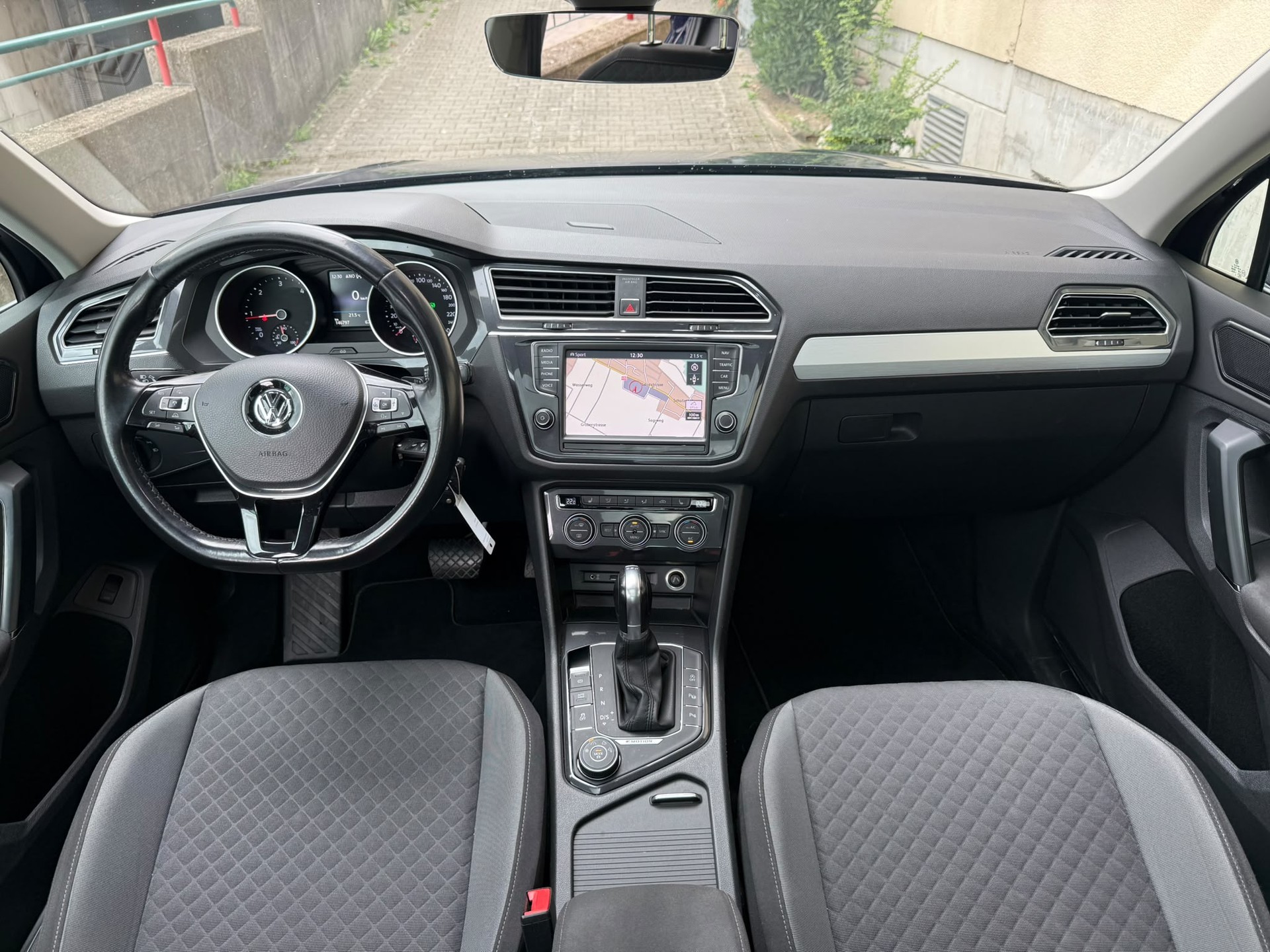 VW Tiguan 2.0 TDI SCR Comfortline 4Motion DSG-image-9