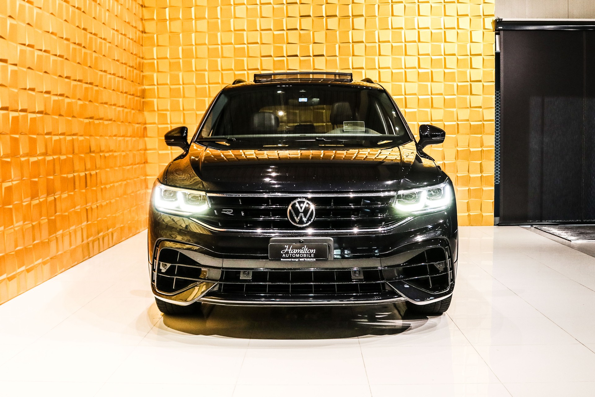 VW Tiguan 2.0TSI R 4Motion DSG-showroom-element-2
