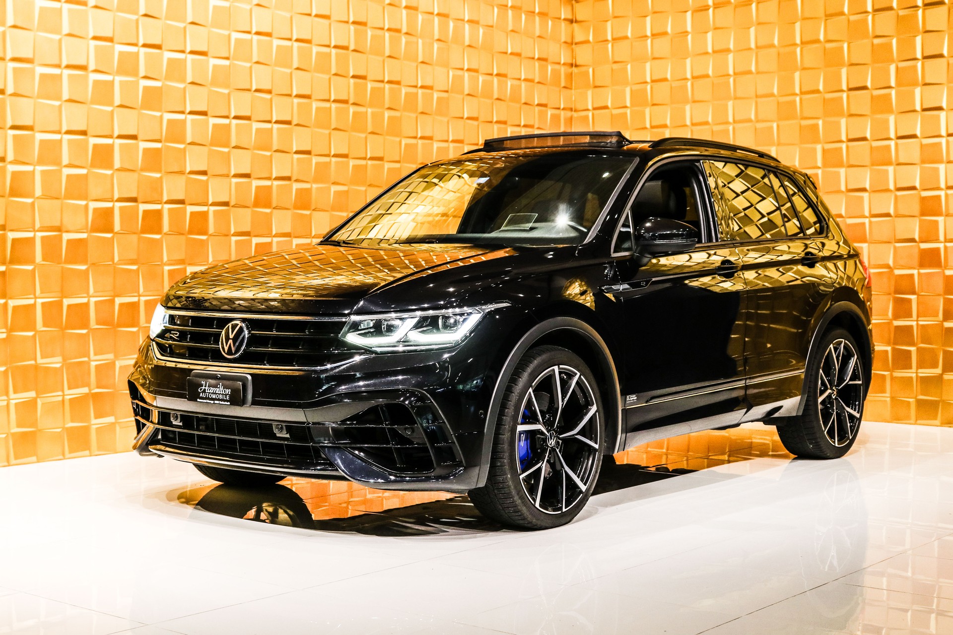 VW Tiguan 2.0TSI R 4Motion DSG-showroom-element-3