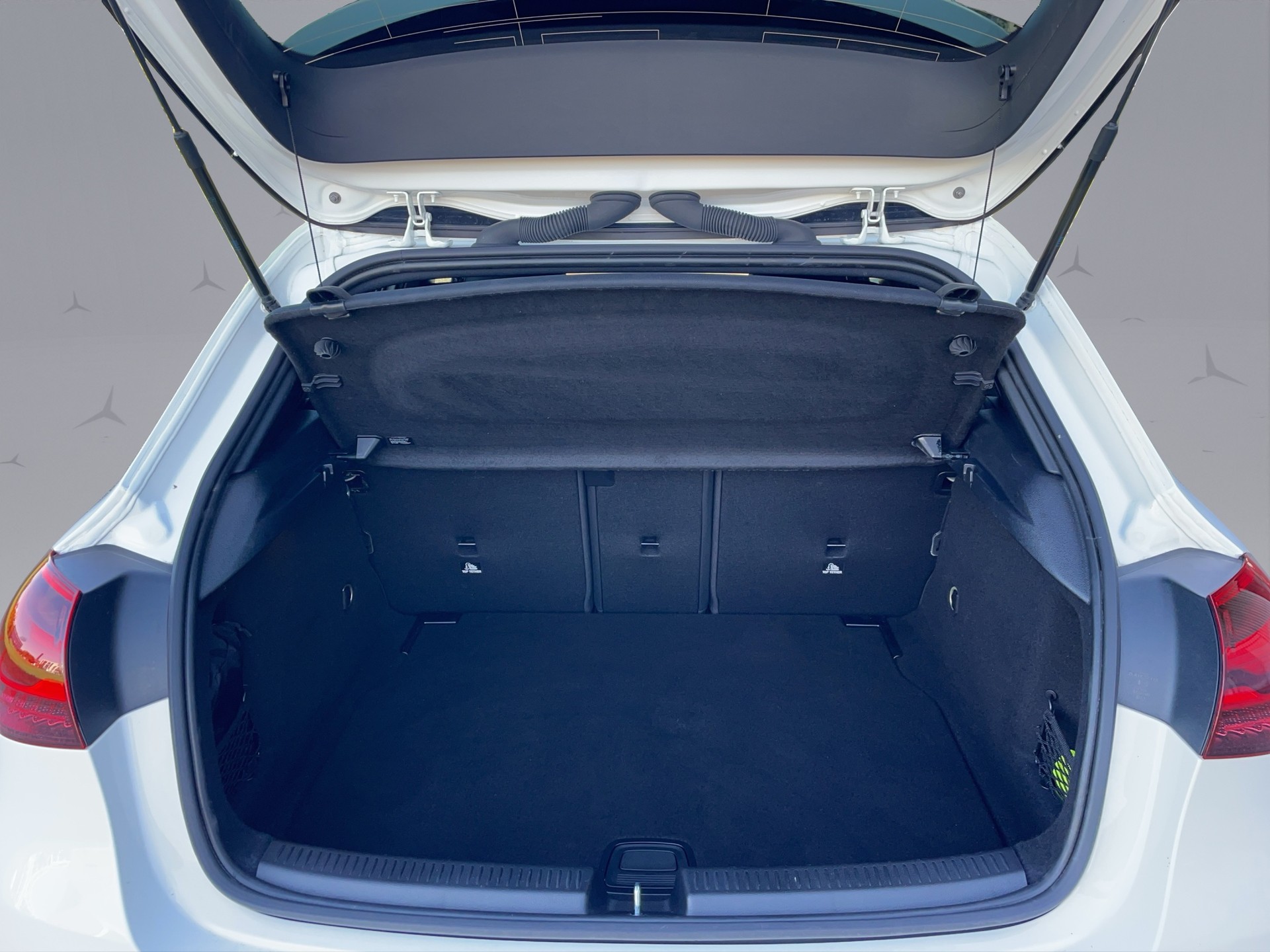 MERCEDES-BENZ A 220 AMG Line 4Matic-image-17