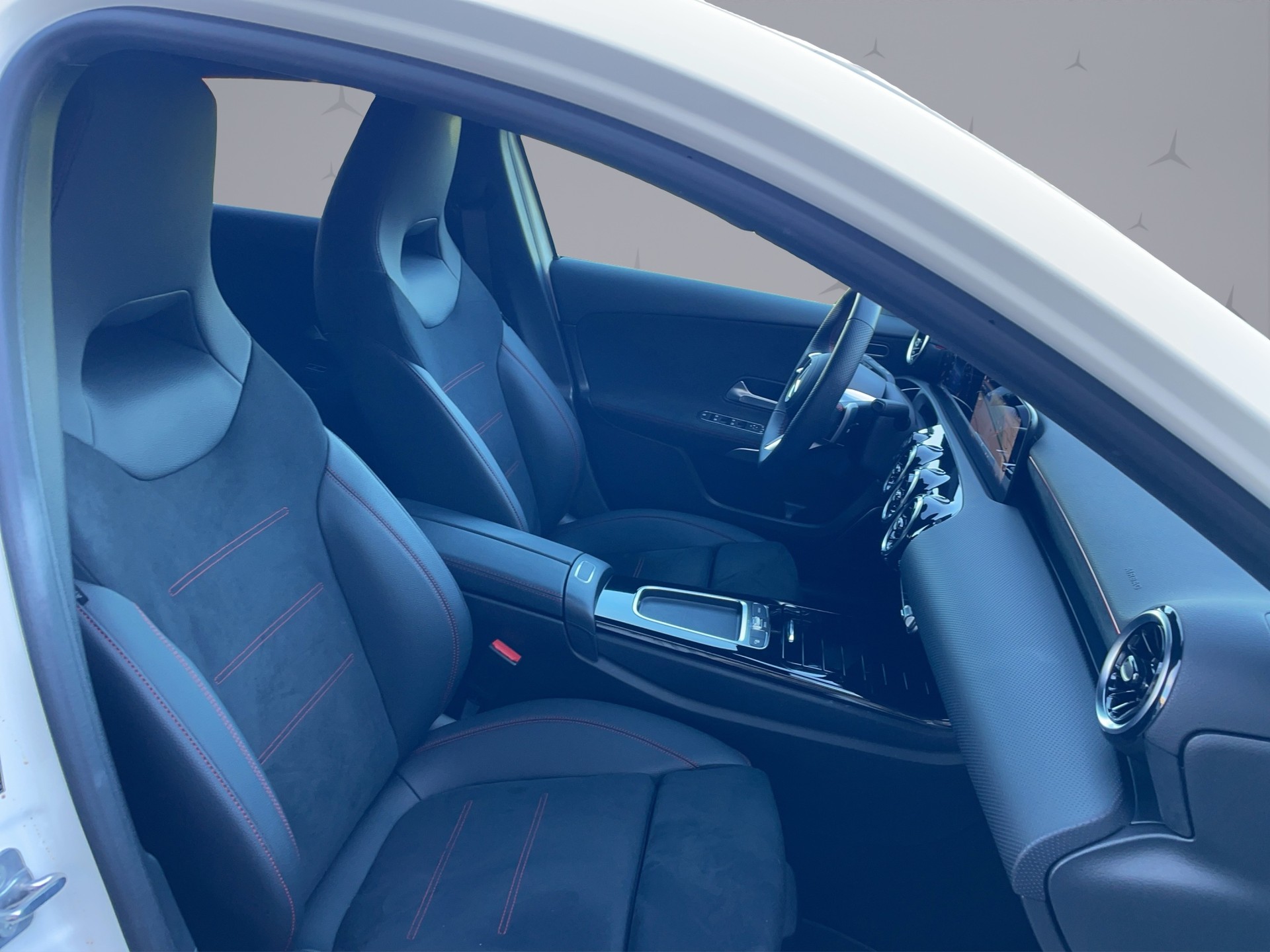 MERCEDES-BENZ A 220 AMG Line 4Matic-image-15