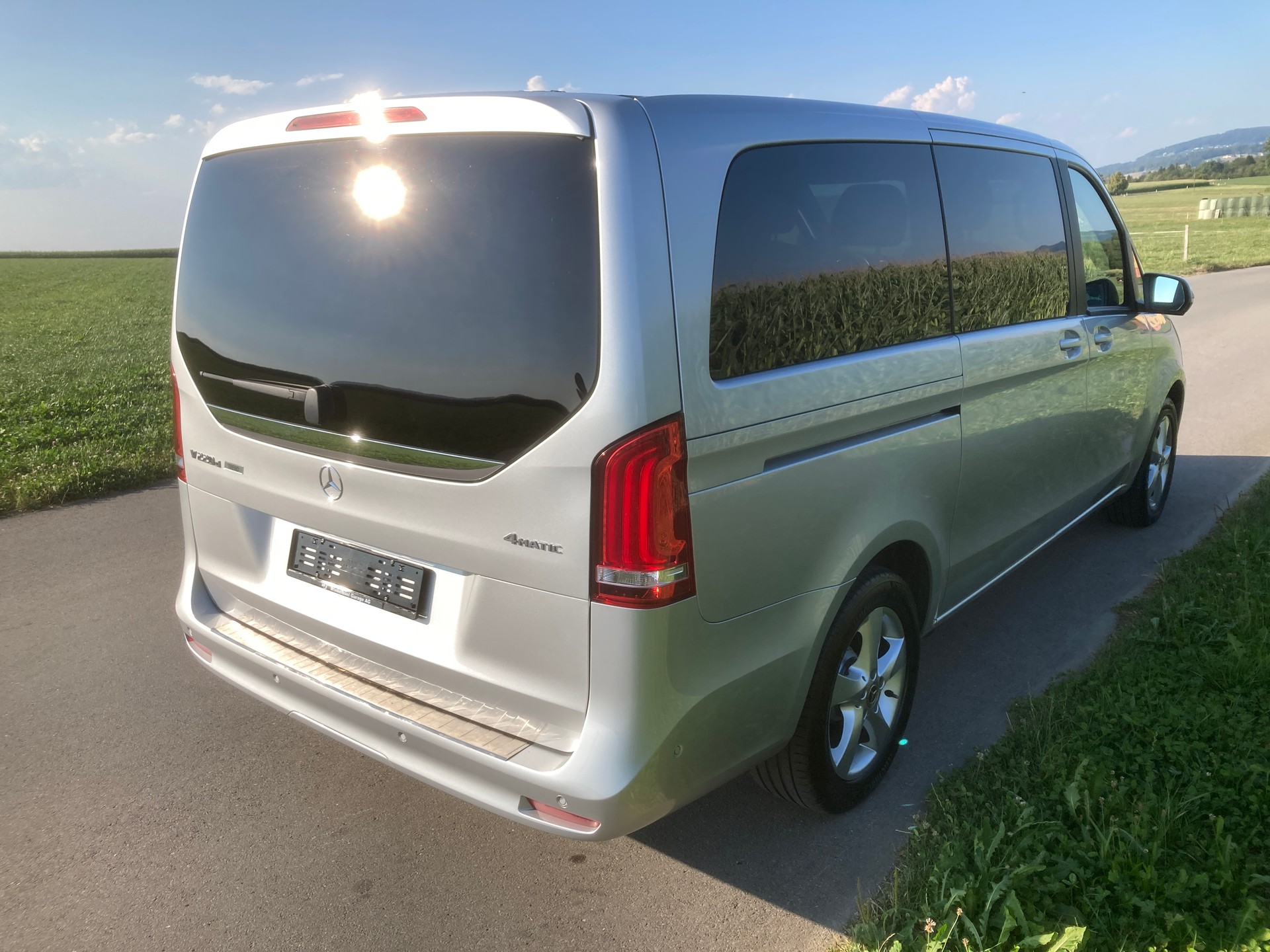 MERCEDES-BENZ V 220 d lang 4Matic 9G-Tronic-image-2