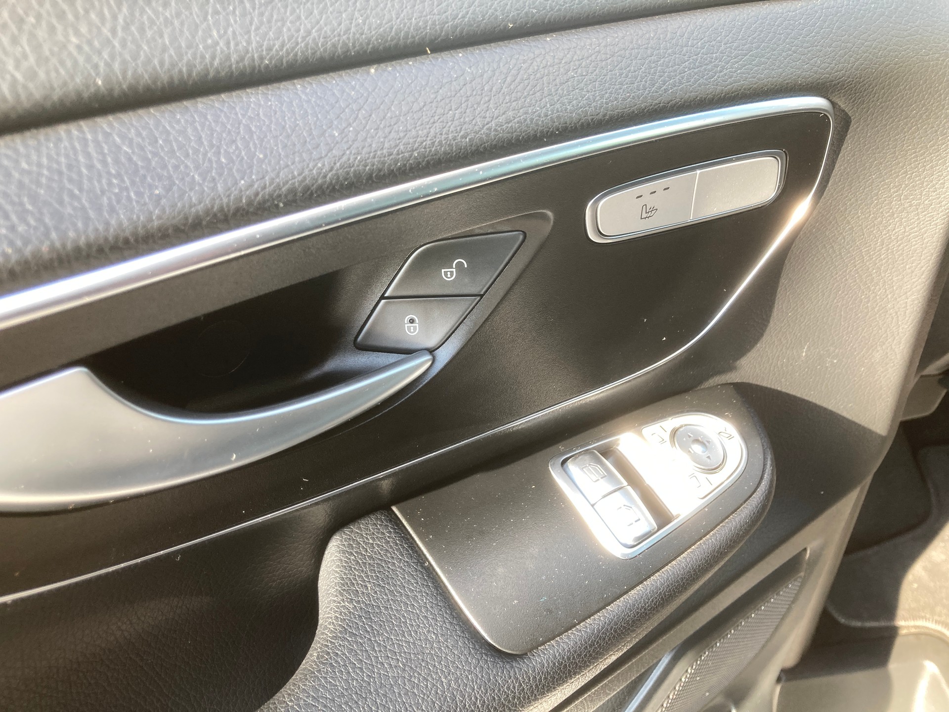 MERCEDES-BENZ V 220 d lang 4Matic 9G-Tronic-image-9