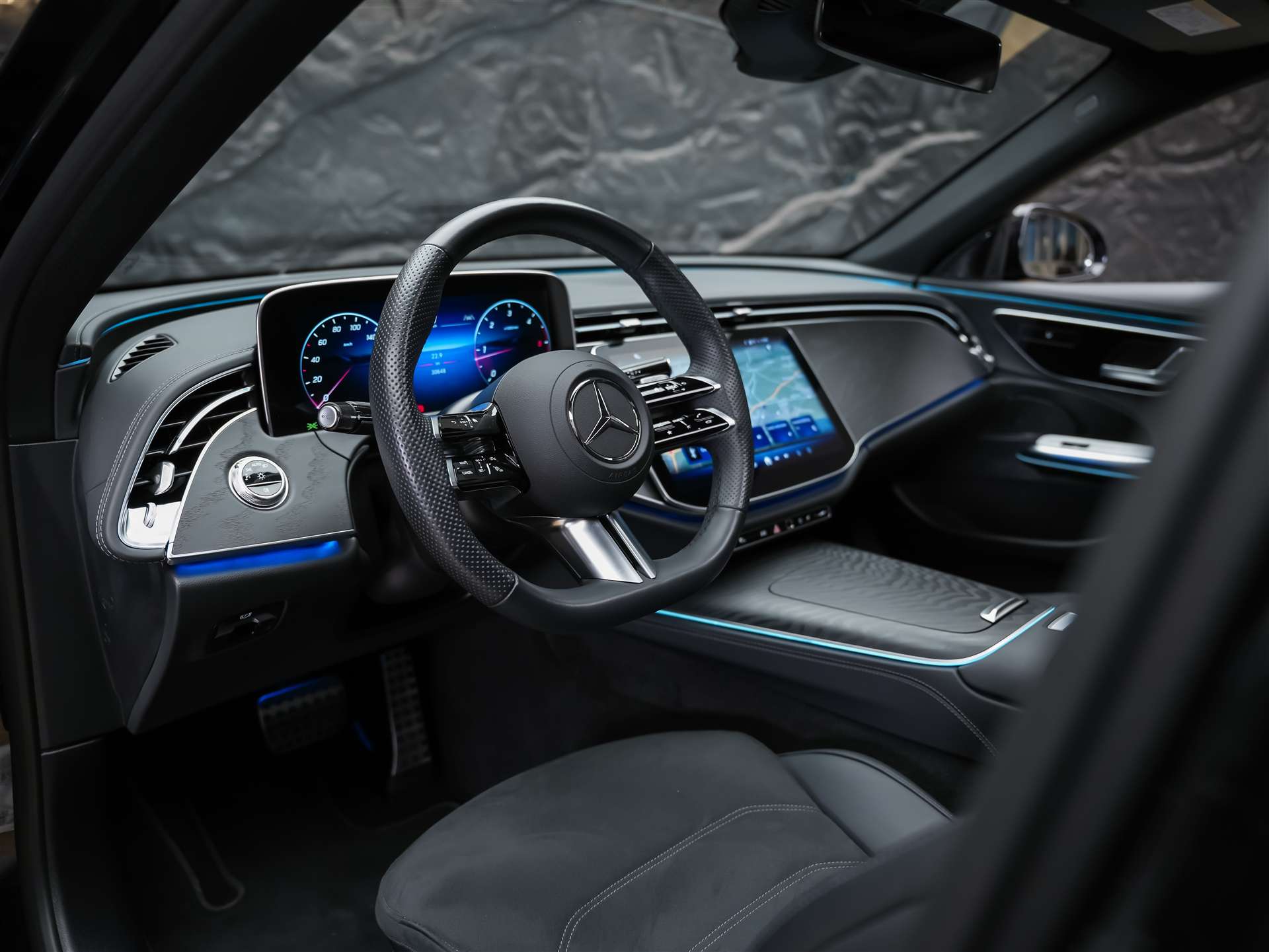 MERCEDES-BENZ E 220 d AMG Line 9G-Tronic "21" Felgen*Werksgarantie*Panorama*Lenkradheizung*-image-7