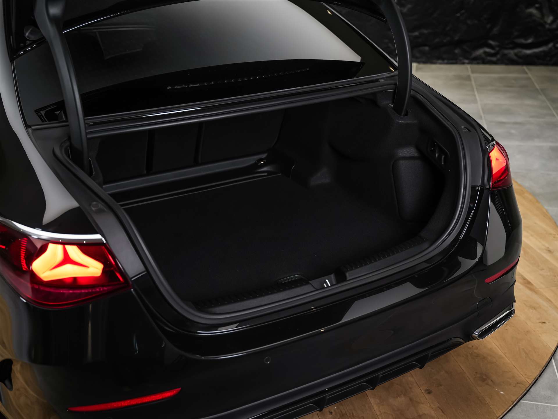 MERCEDES-BENZ E 220 d AMG Line 9G-Tronic "21" Felgen*Werksgarantie*Panorama*Lenkradheizung*-image-43