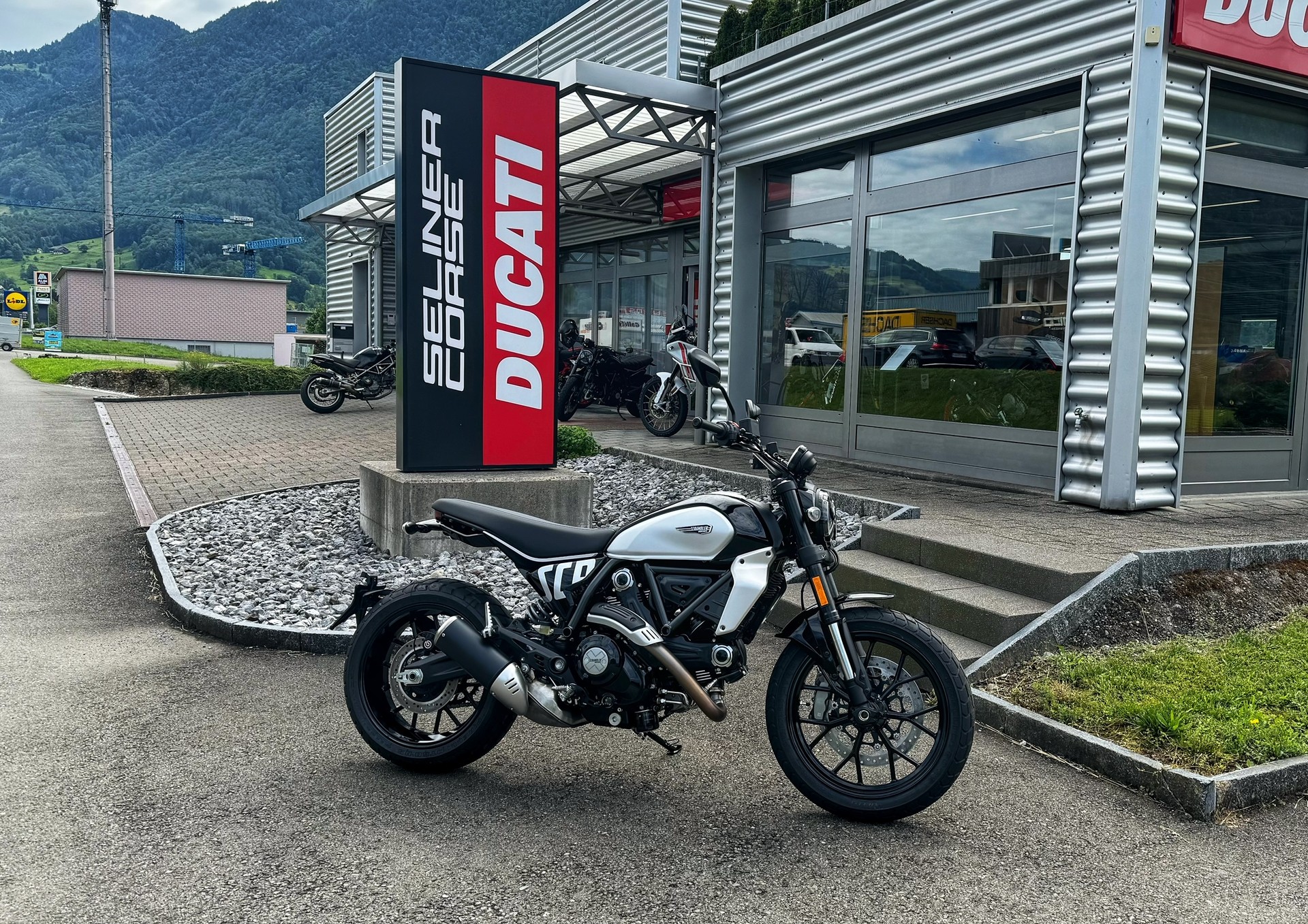 DUCATI Scrambler 803 Icon (35kW)-image-1