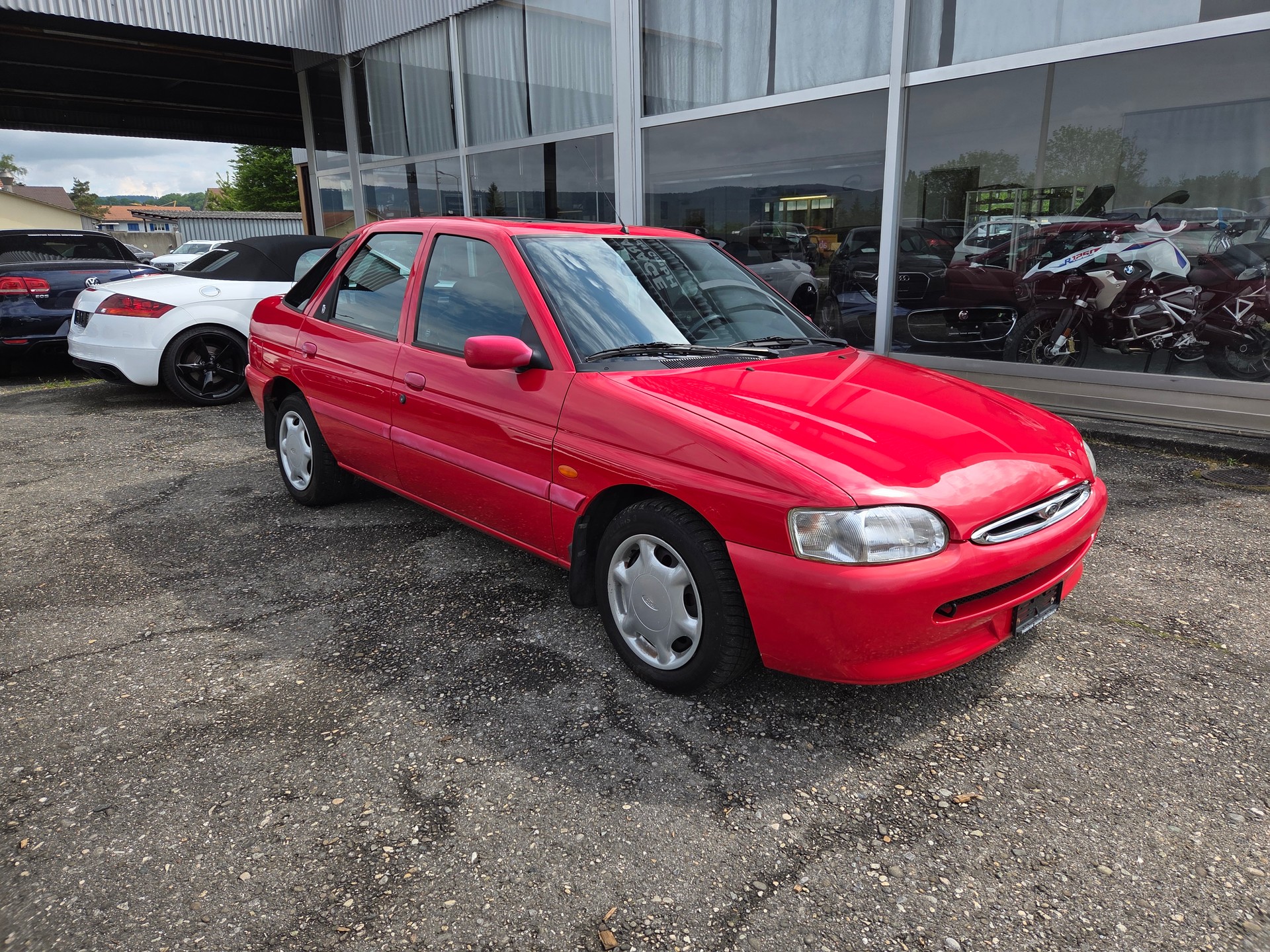 FORD Escort 1.8i 16V Ghia-image-0