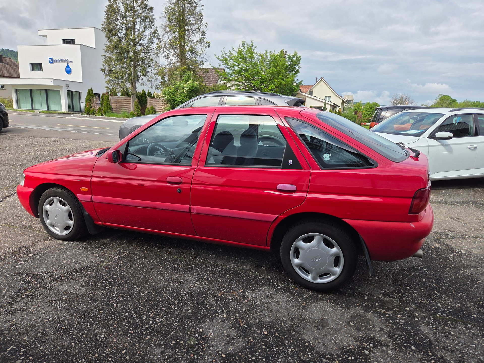 FORD Escort 1.8i 16V Ghia-image-4
