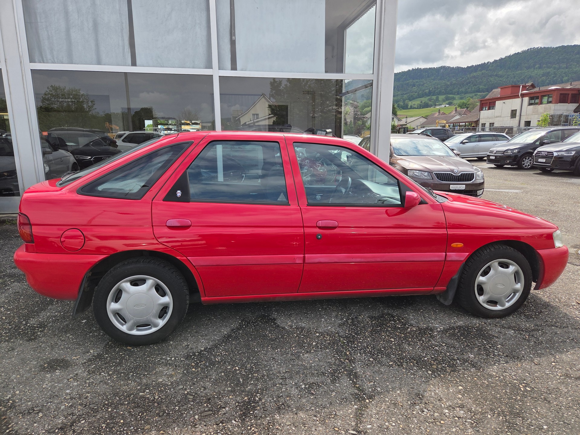 FORD Escort 1.8i 16V Ghia-image-8