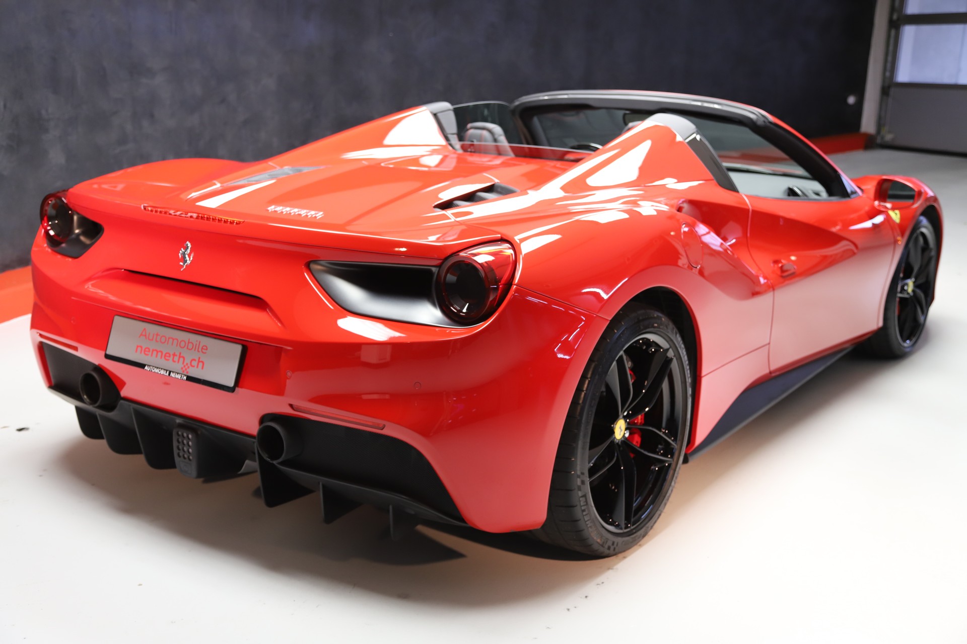 FERRARI 488 Spider 3.9 V8-showroom-element-2
