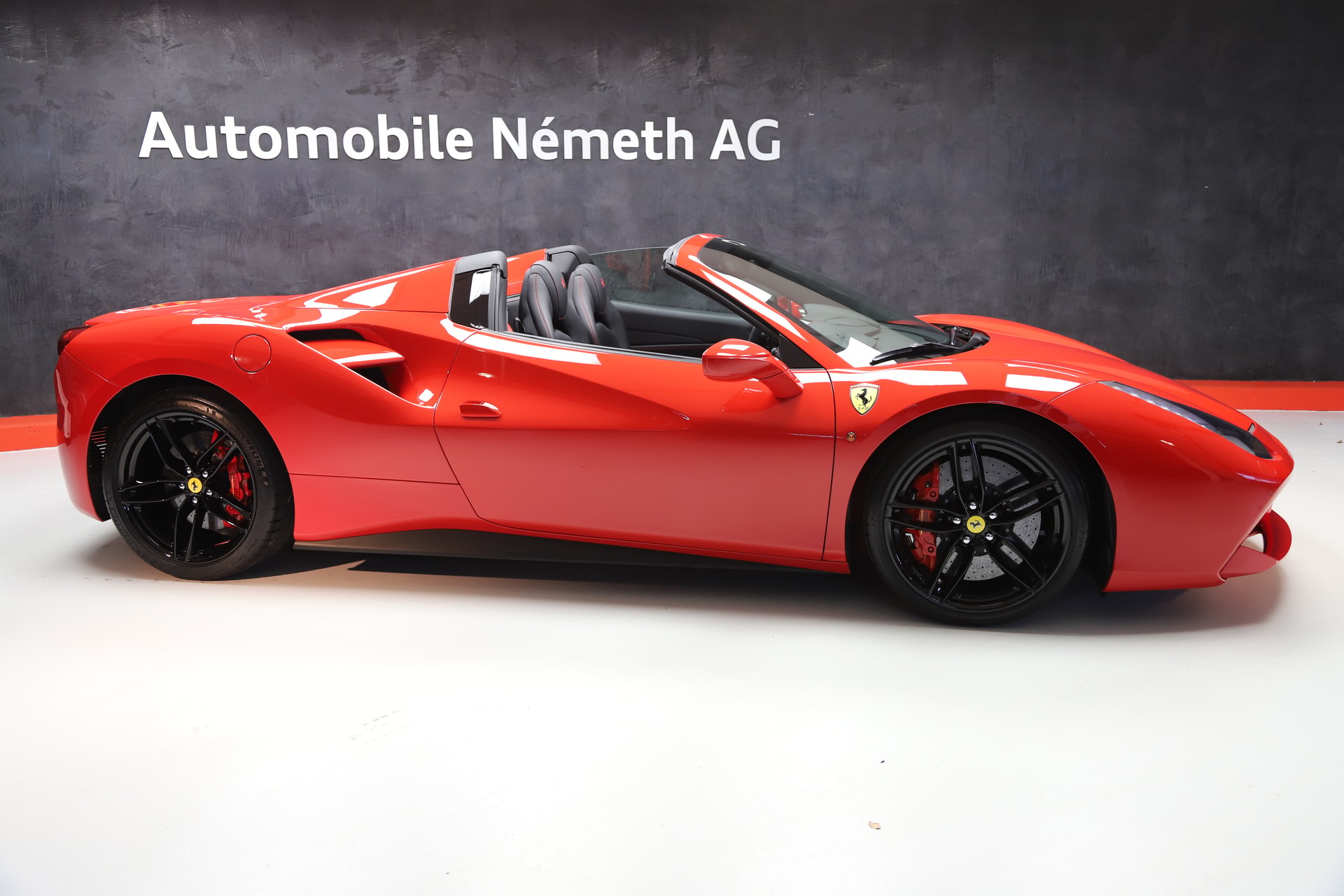 FERRARI 488 Spider 3.9 V8-showroom-element-1