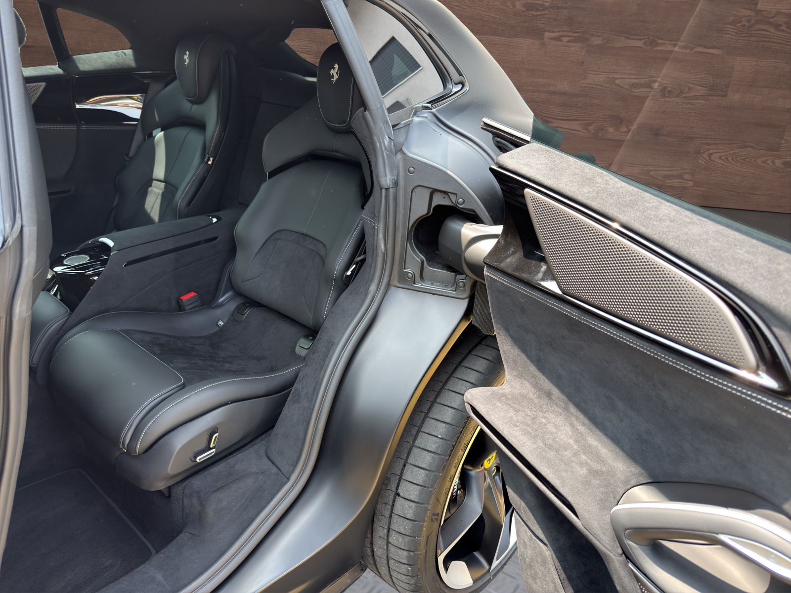 FERRARI Purosangue 6.5 V12 " Pack Carbon"-image-9