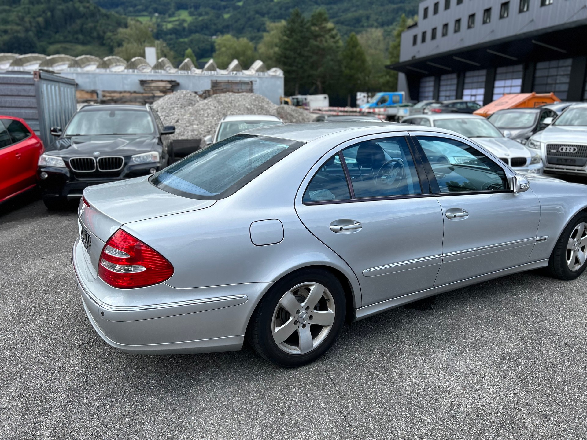 MERCEDES-BENZ E 240 Avantgarde-image-7