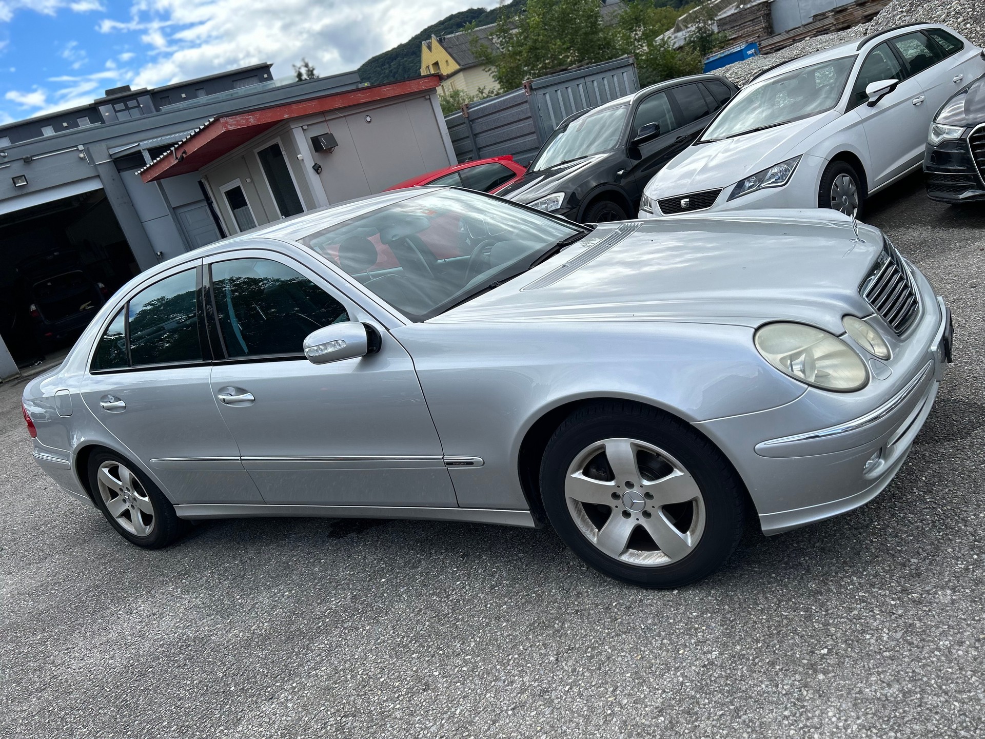 MERCEDES-BENZ E 240 Avantgarde-image-10