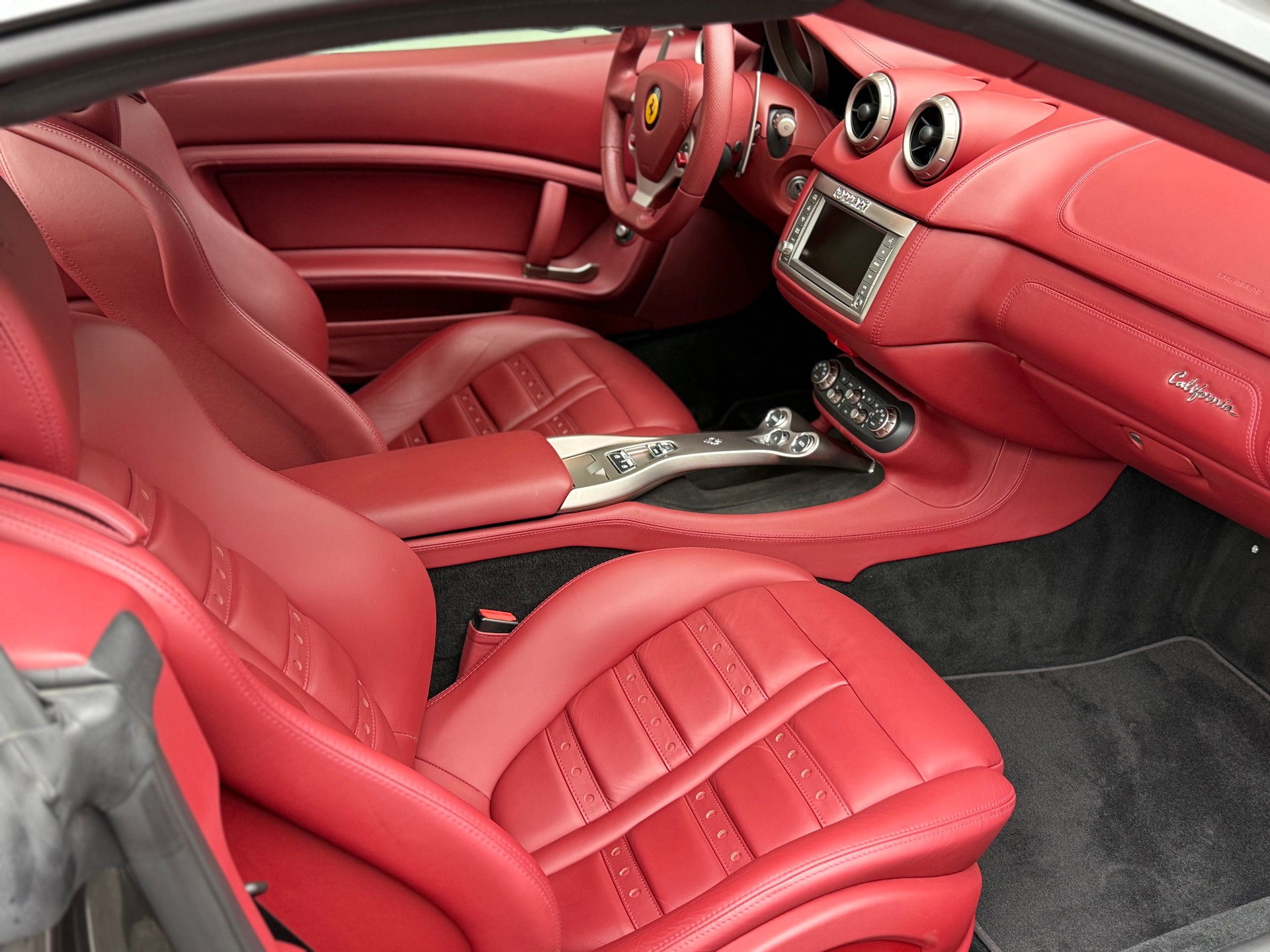 FERRARI CALIFORNIA-image-5