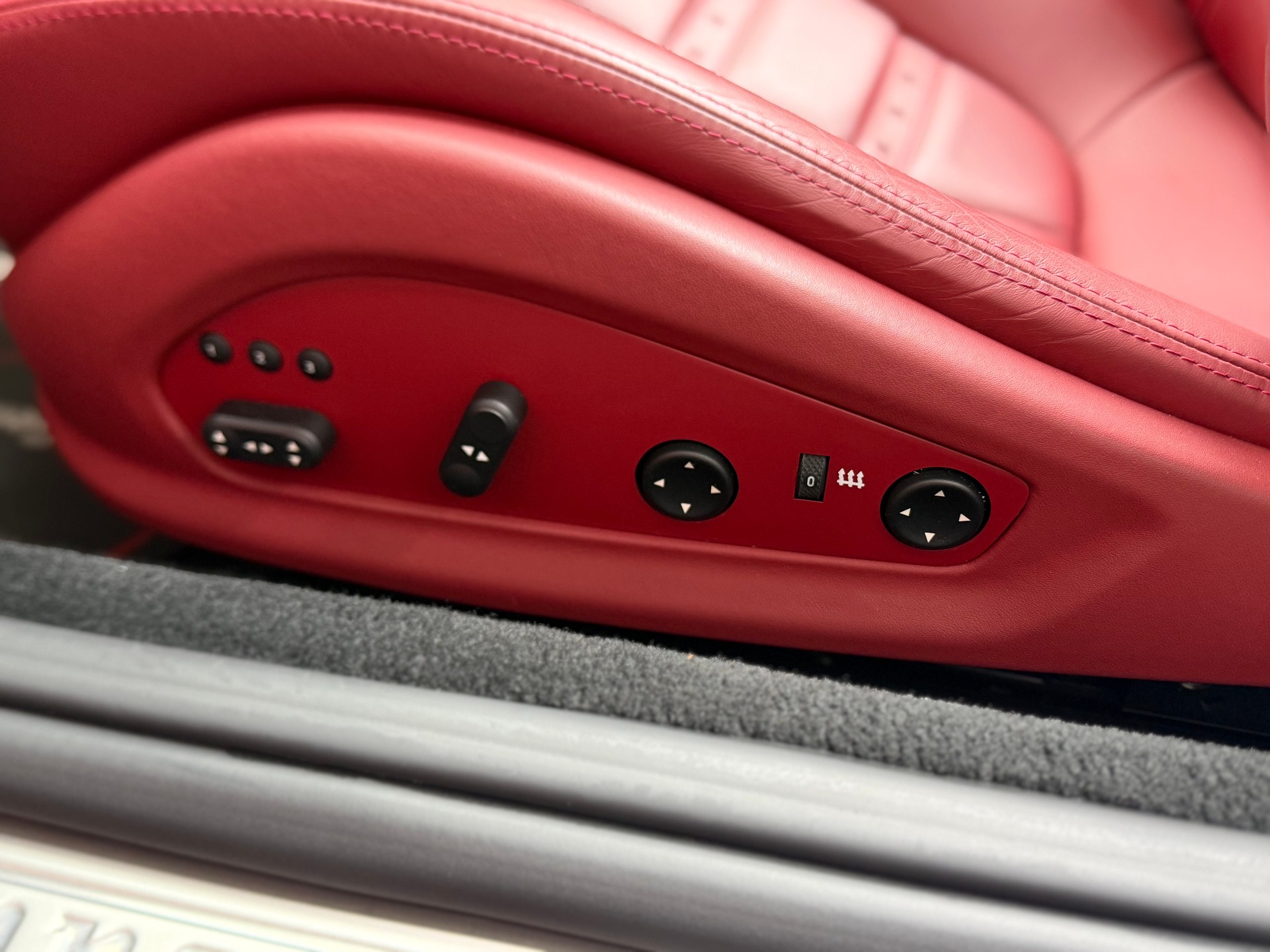FERRARI CALIFORNIA-image-7