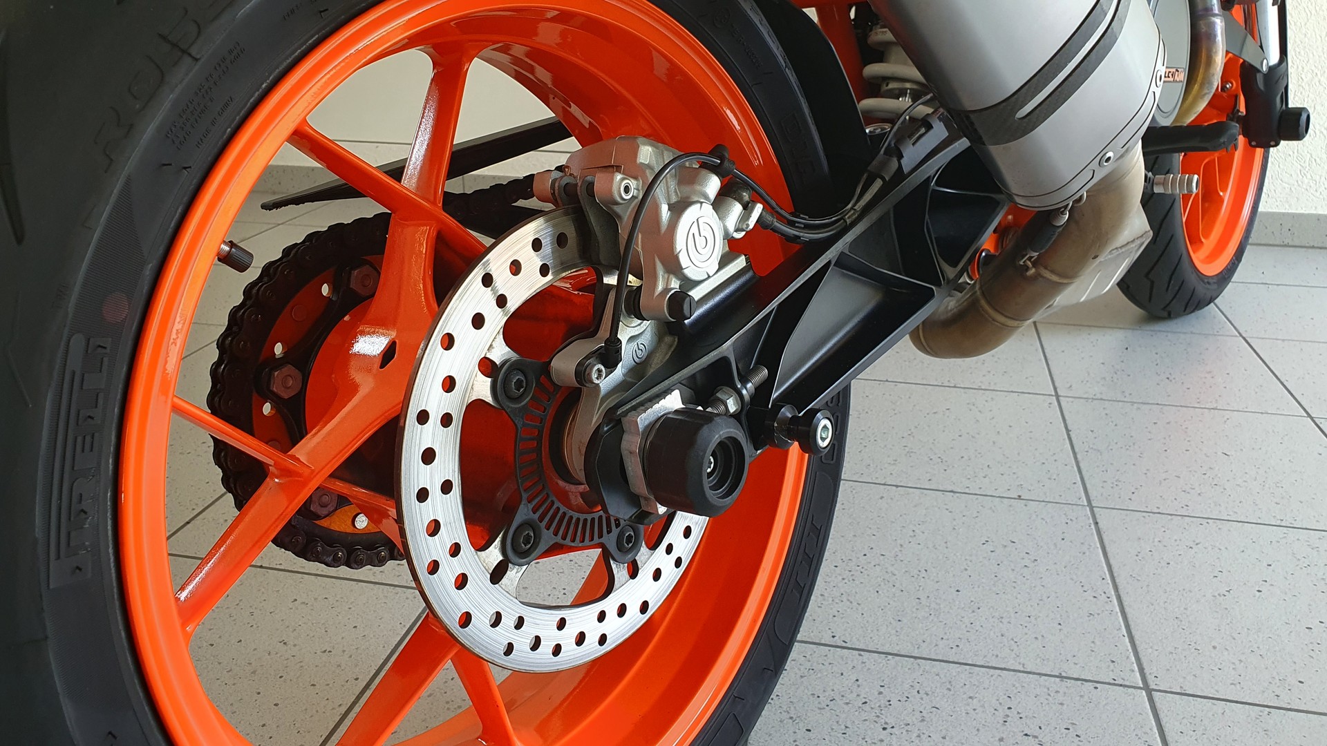 KTM 690 Duke R ABS-image-14