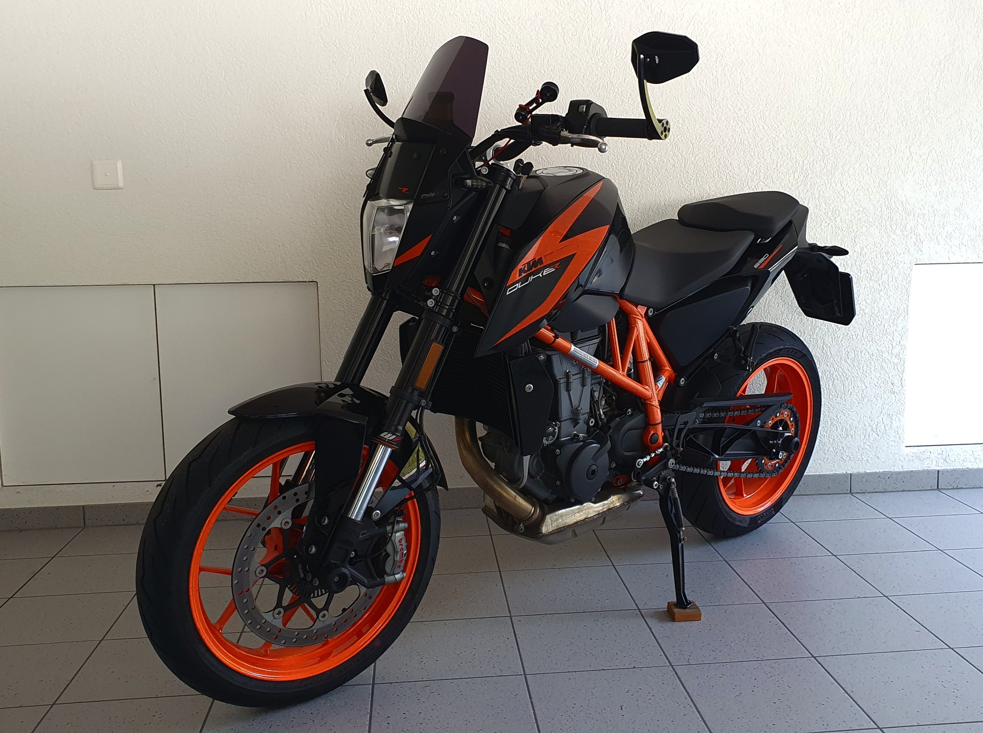 KTM 690 Duke R ABS-image-2