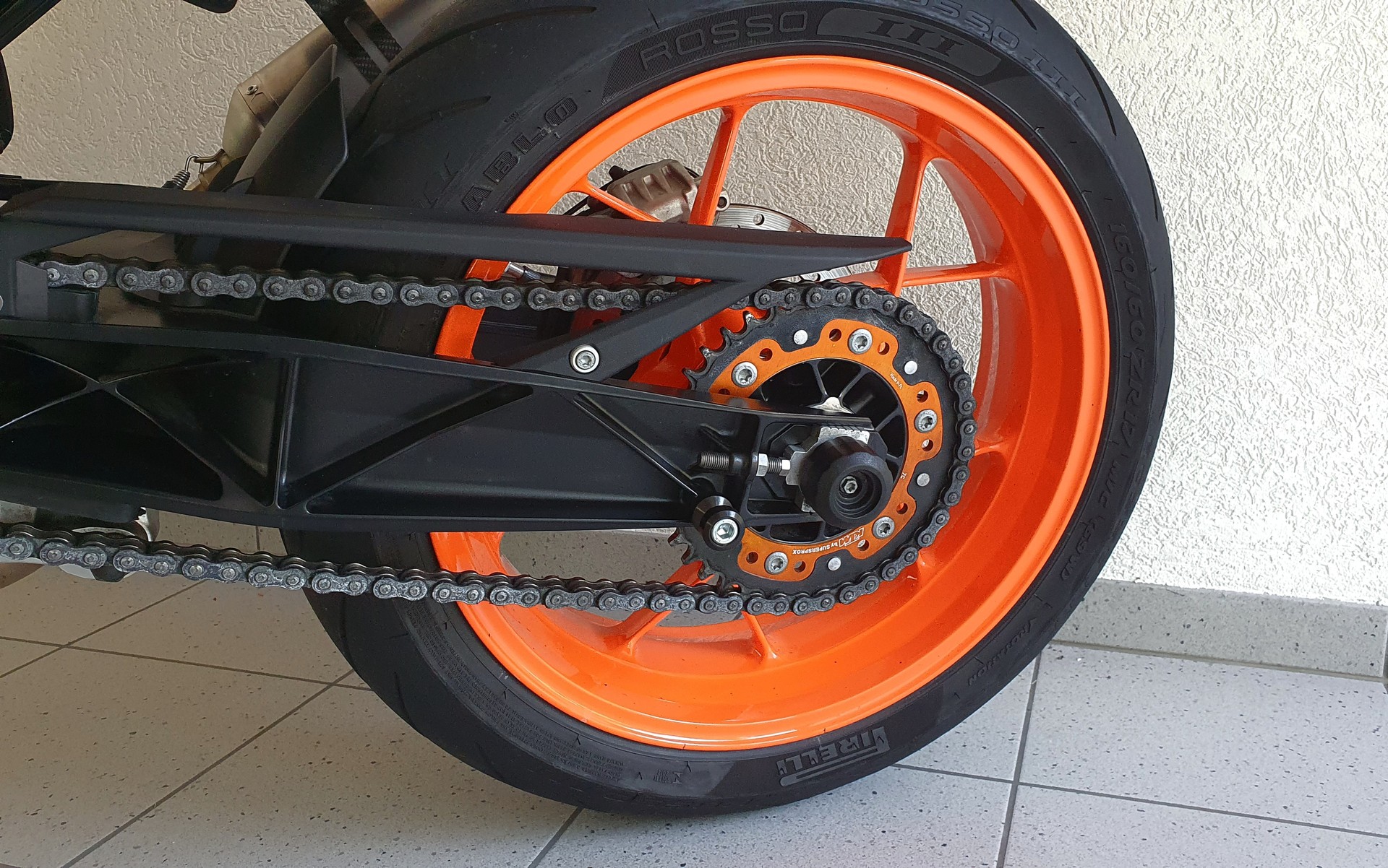 KTM 690 Duke R ABS-image-10