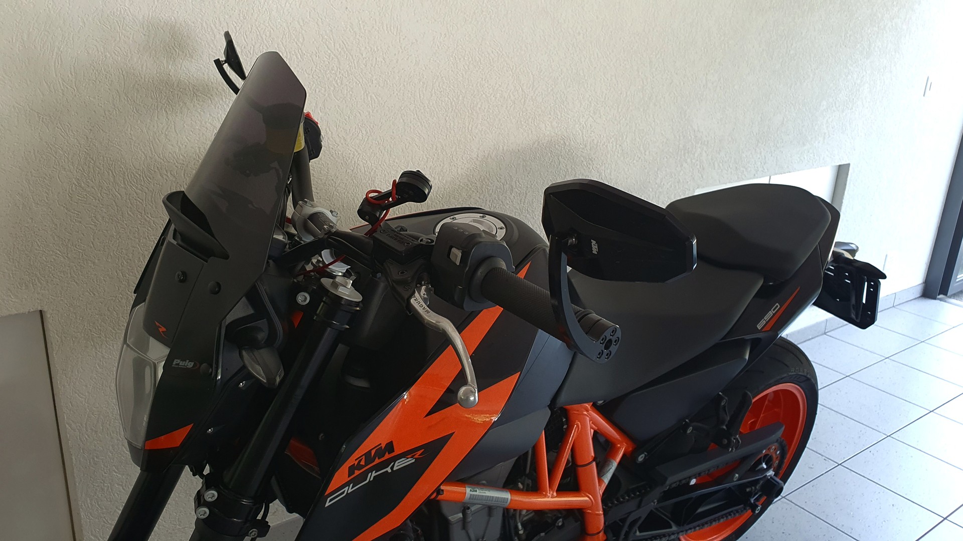 KTM 690 Duke R ABS-image-11