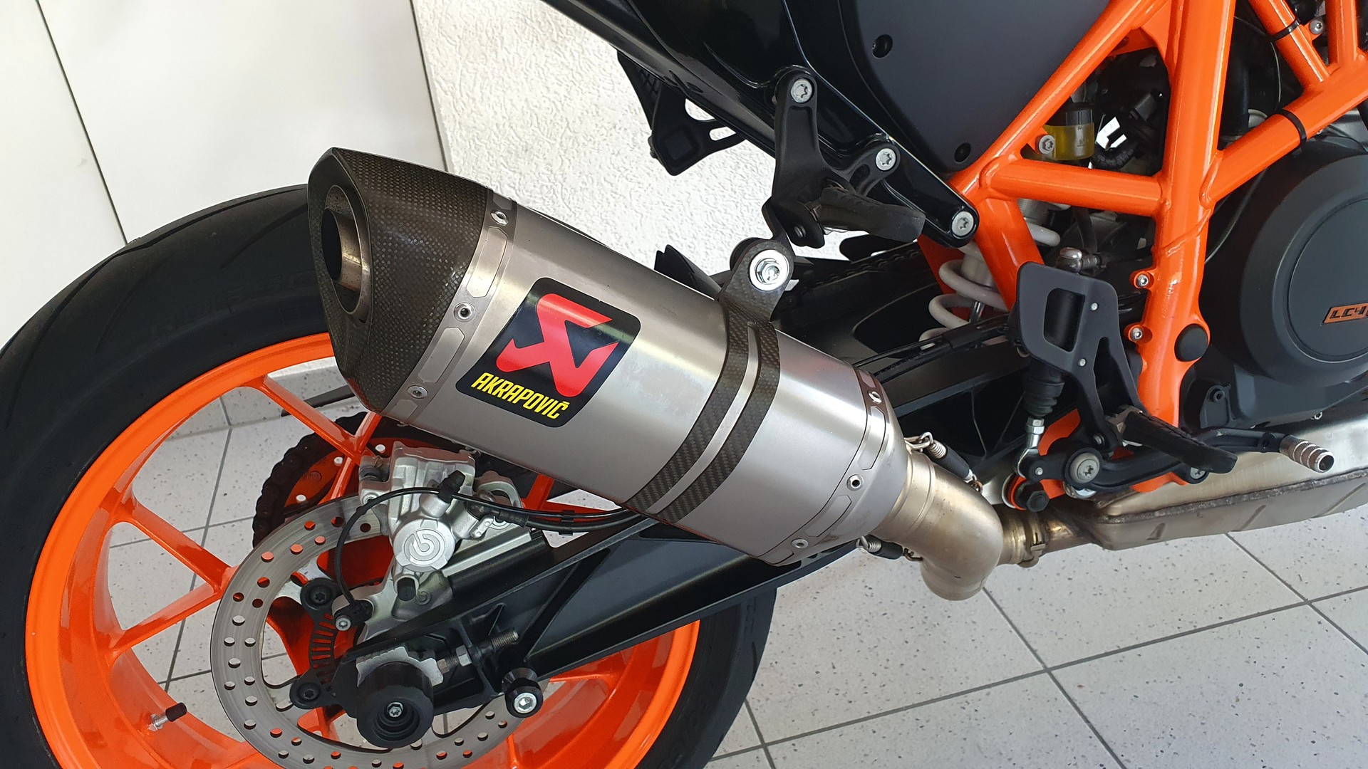 KTM 690 Duke R ABS-image-6