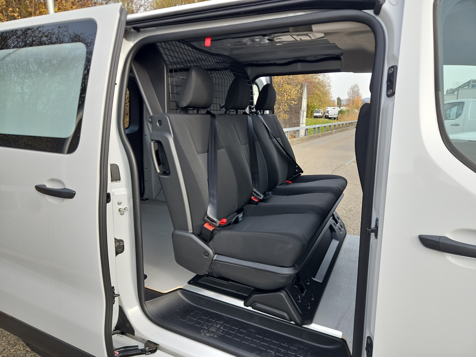 PEUGEOT Expert 1.5 BlueHDi 120 S&S Vertiefte Kabine Standard-image-8